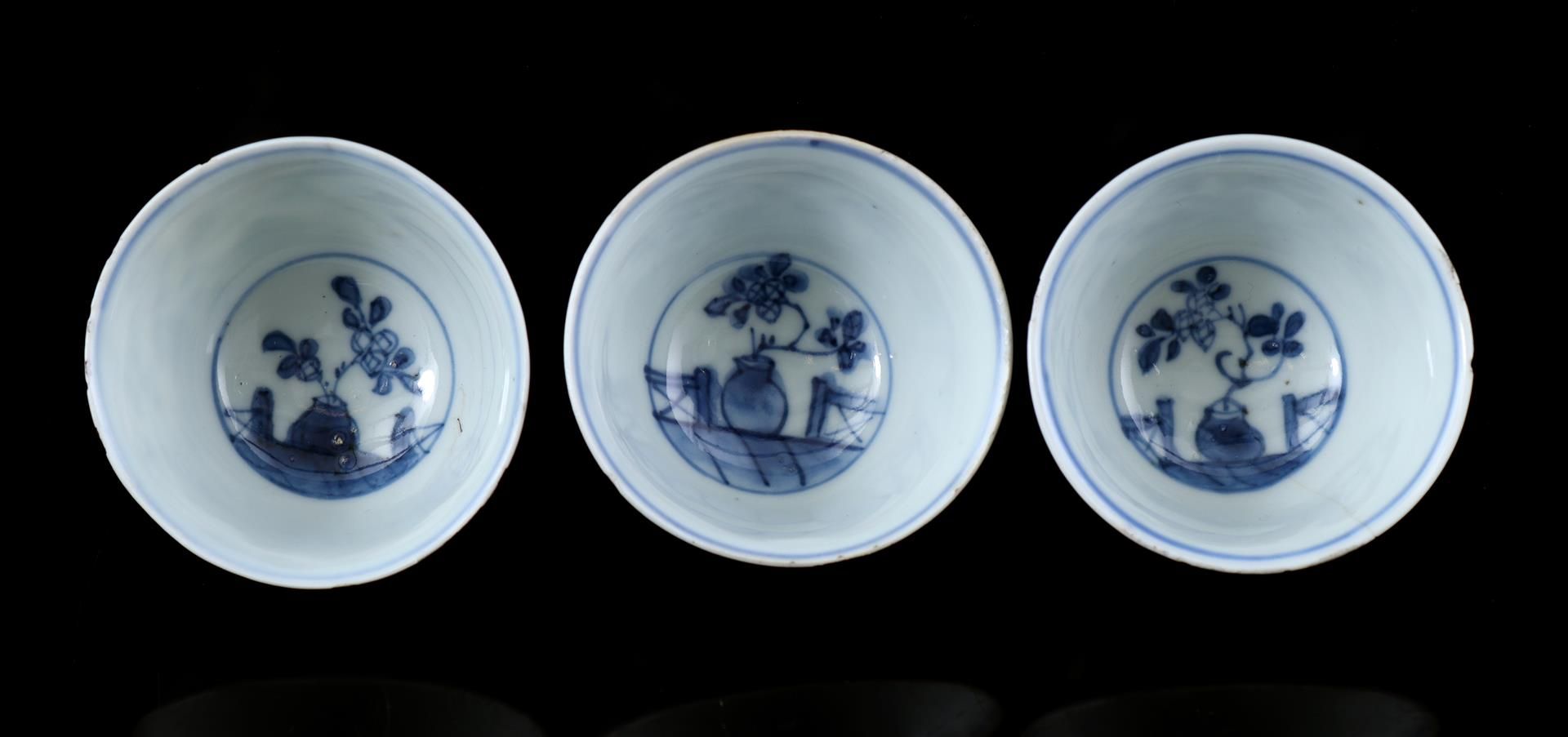 3 porcelain cups and saucers, Yongzheng - Bild 4 aus 6