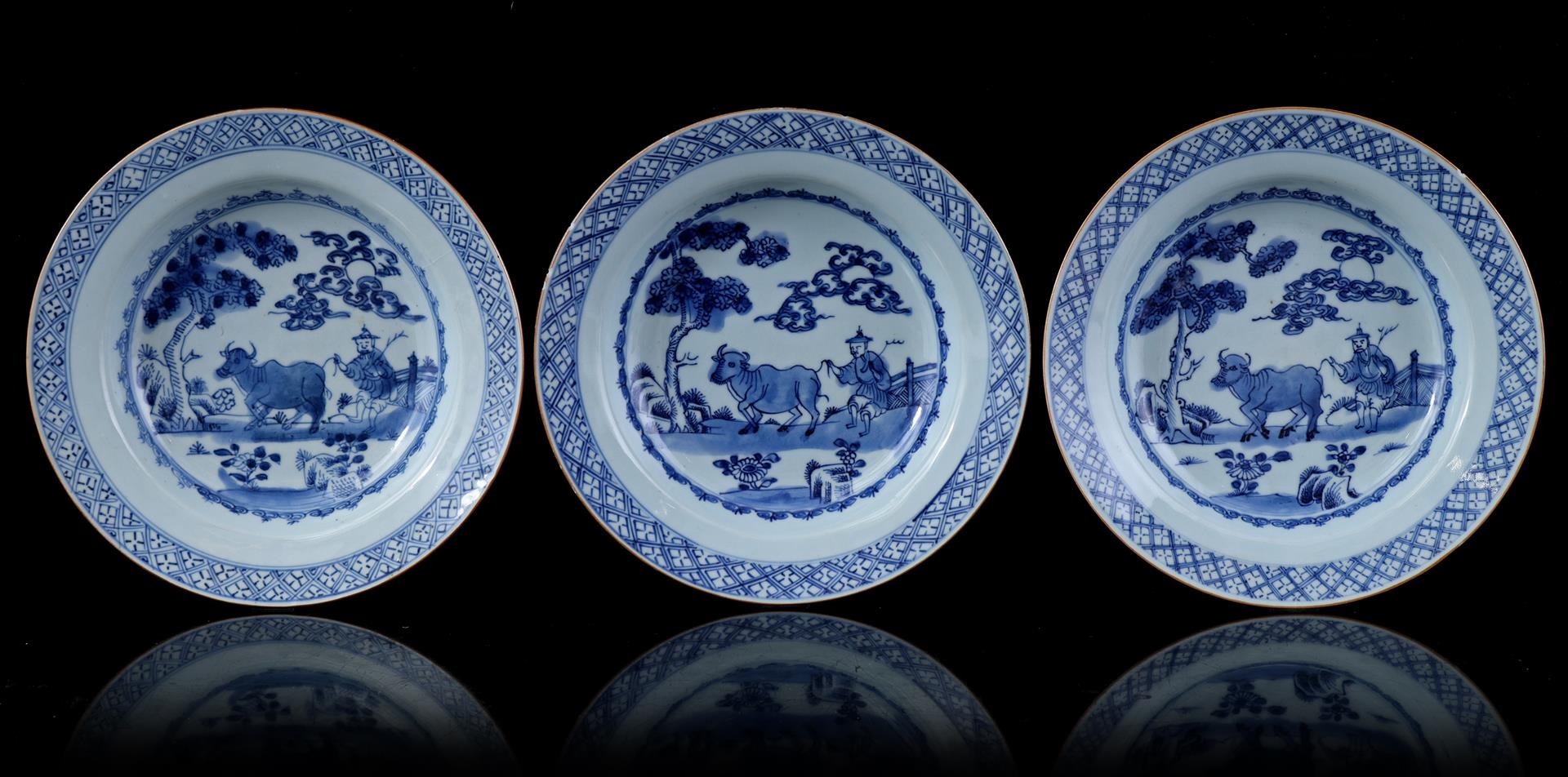 3 porcelain dishes, Qianlong