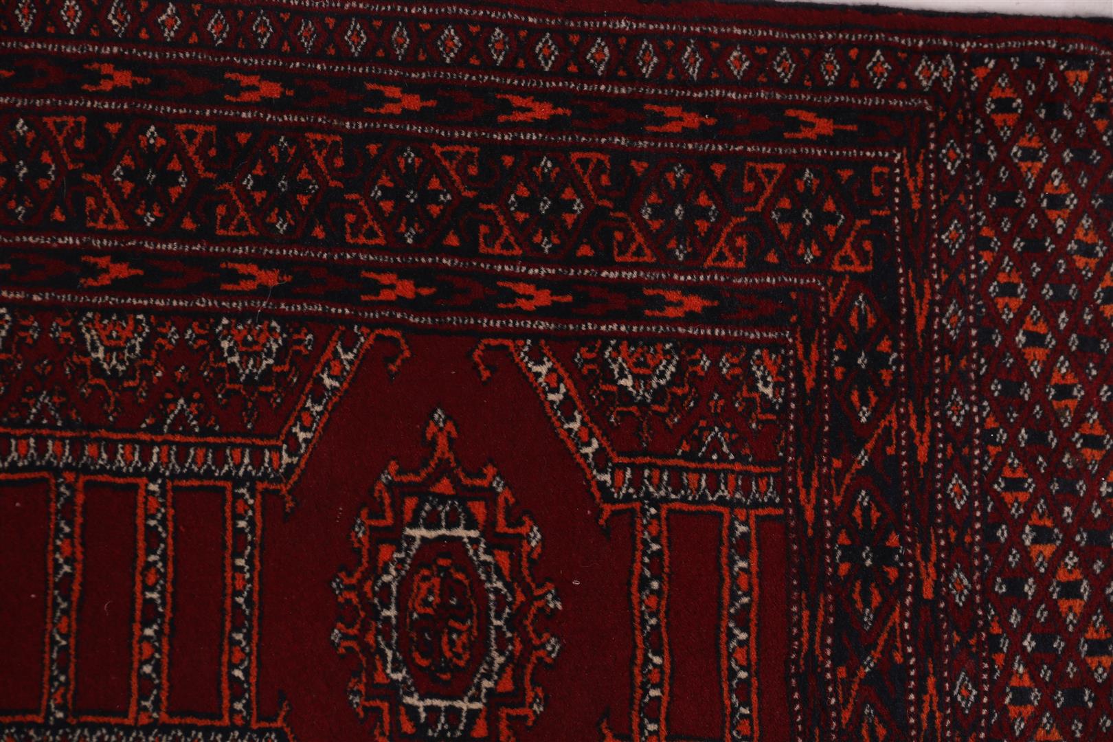 Hand-knotted oriental carpet, Lahore Pakistan - Image 3 of 4