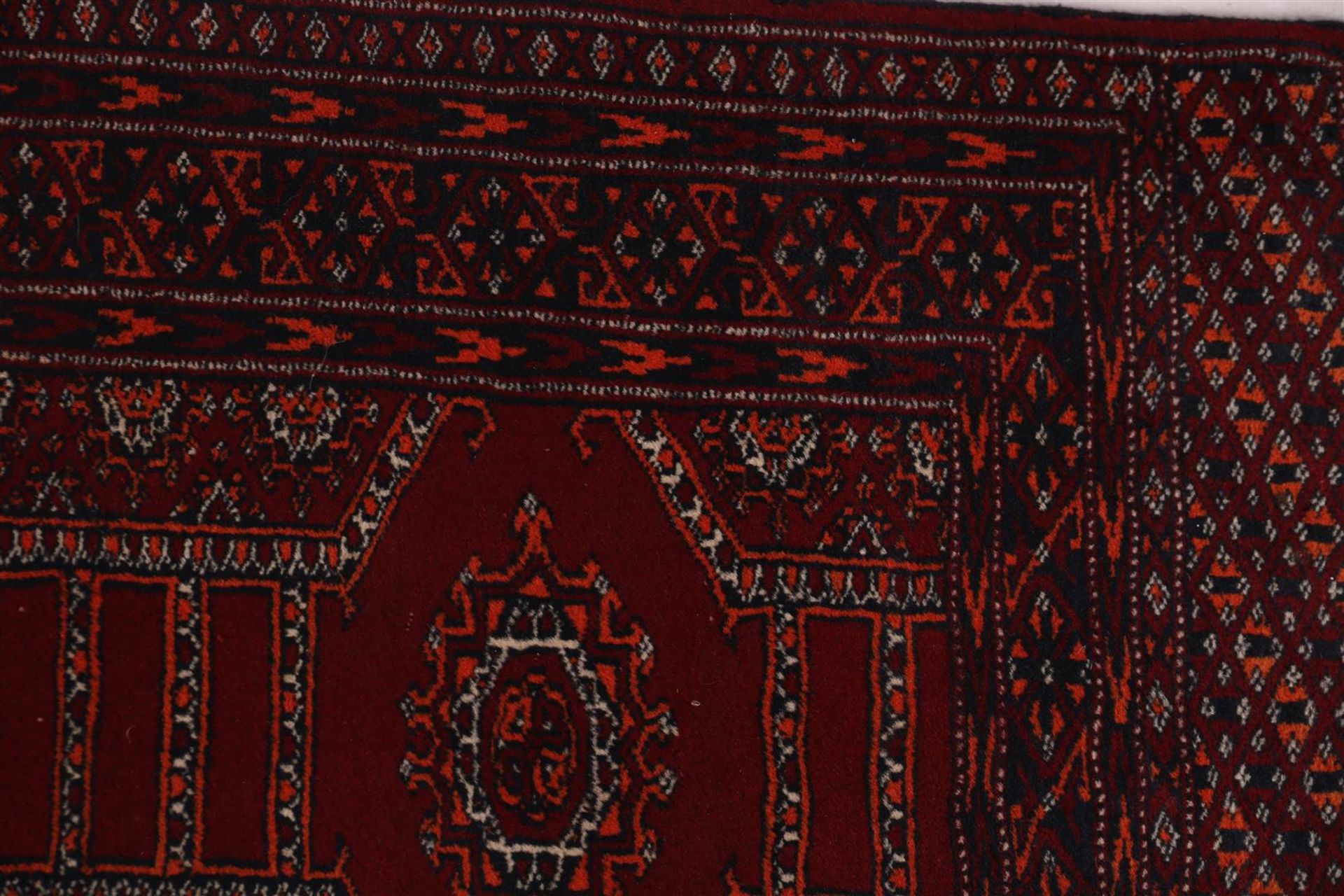 Hand-knotted oriental carpet, Lahore Pakistan - Image 3 of 4