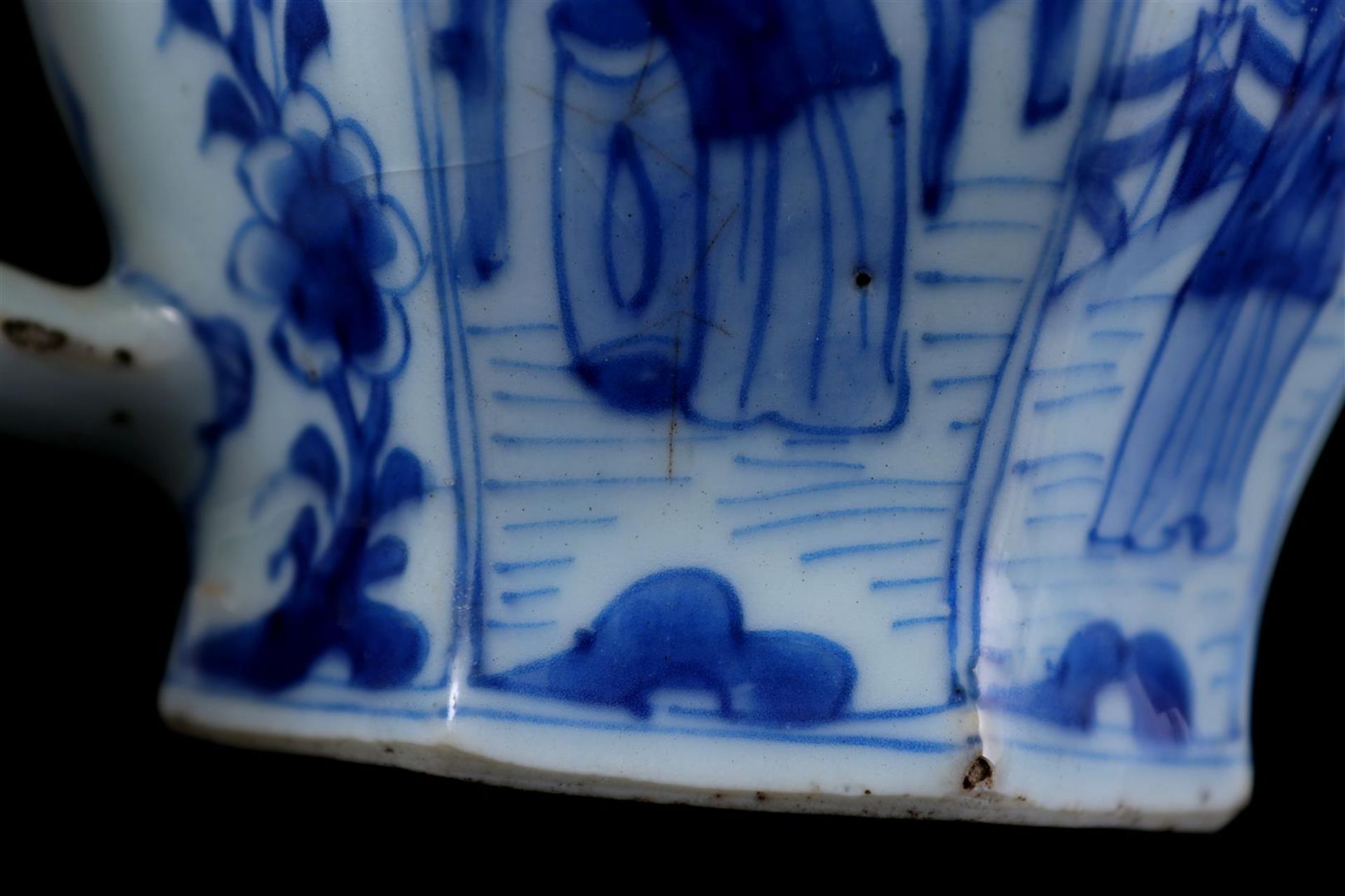 Porcelain octagonal teapot, Kangxi - Image 6 of 7