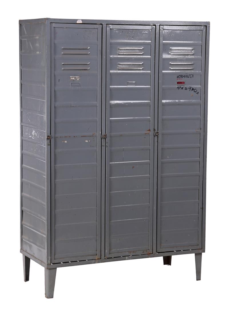 Metal locker cabinet
