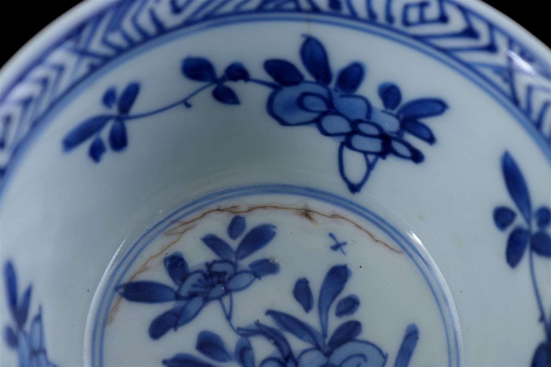 7 porcelain cups and saucers, Kangxi - Image 4 of 5