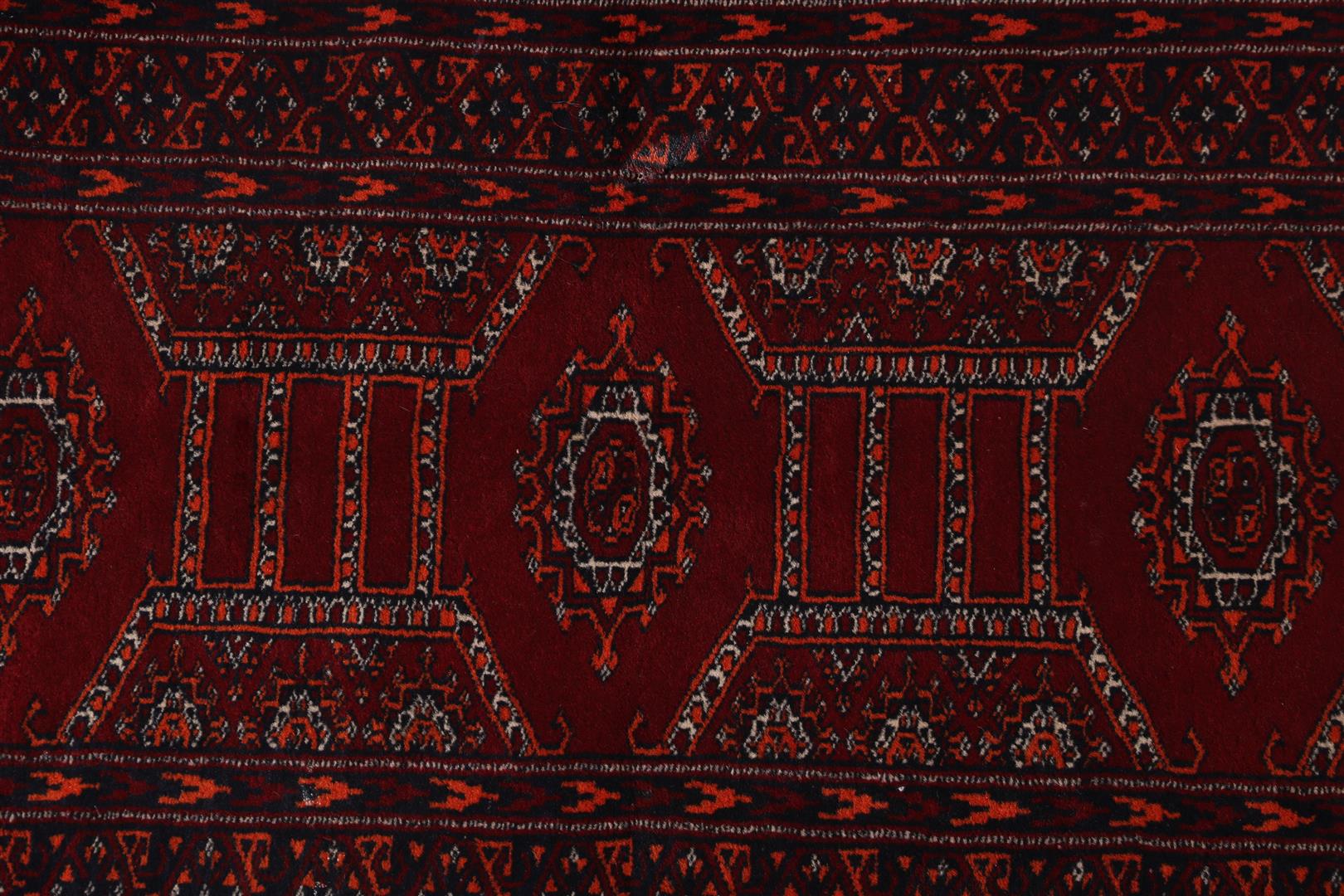 Hand-knotted oriental carpet, Lahore Pakistan - Image 2 of 4