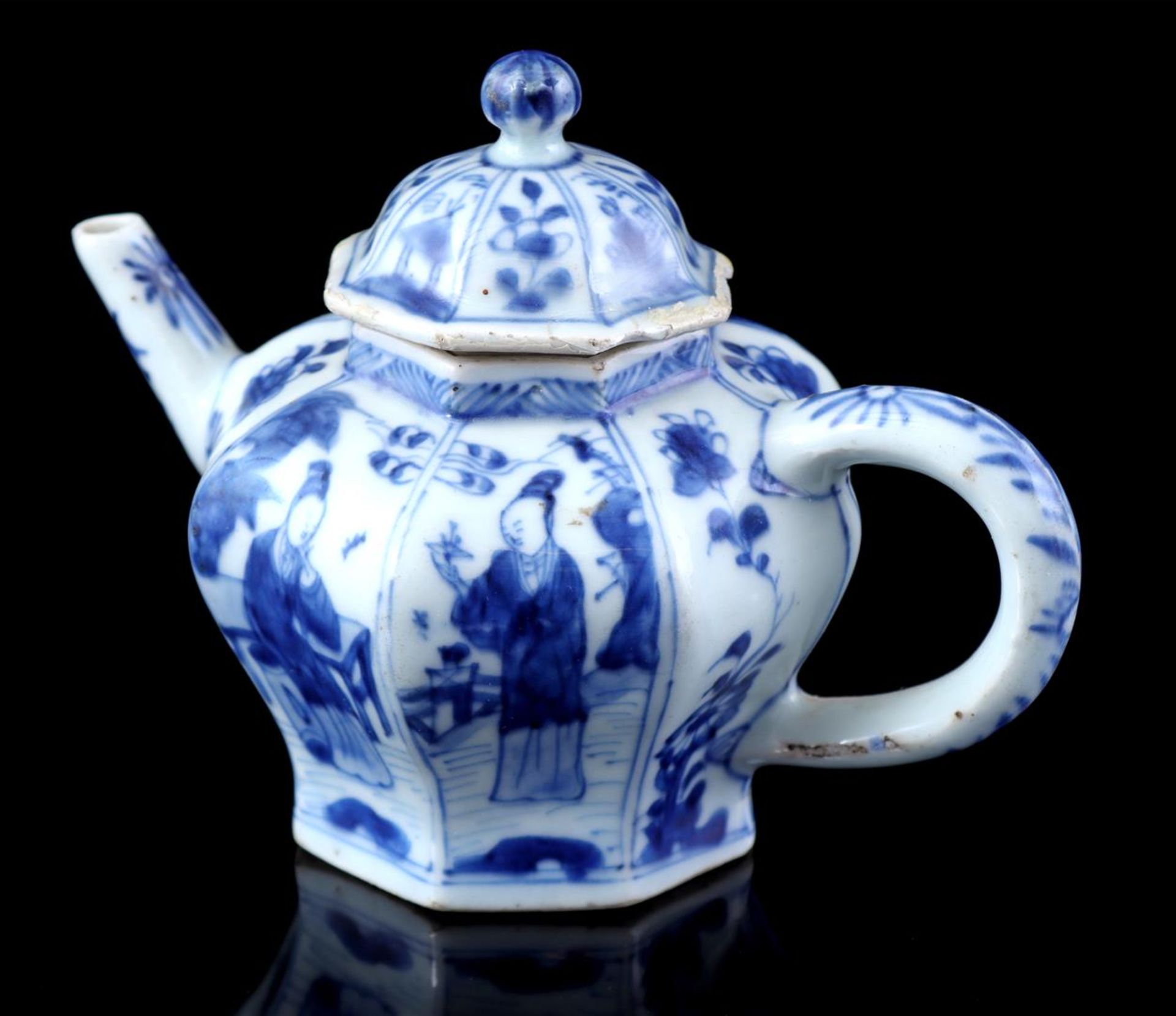 Porcelain octagonal teapot, Kangxi - Image 2 of 7