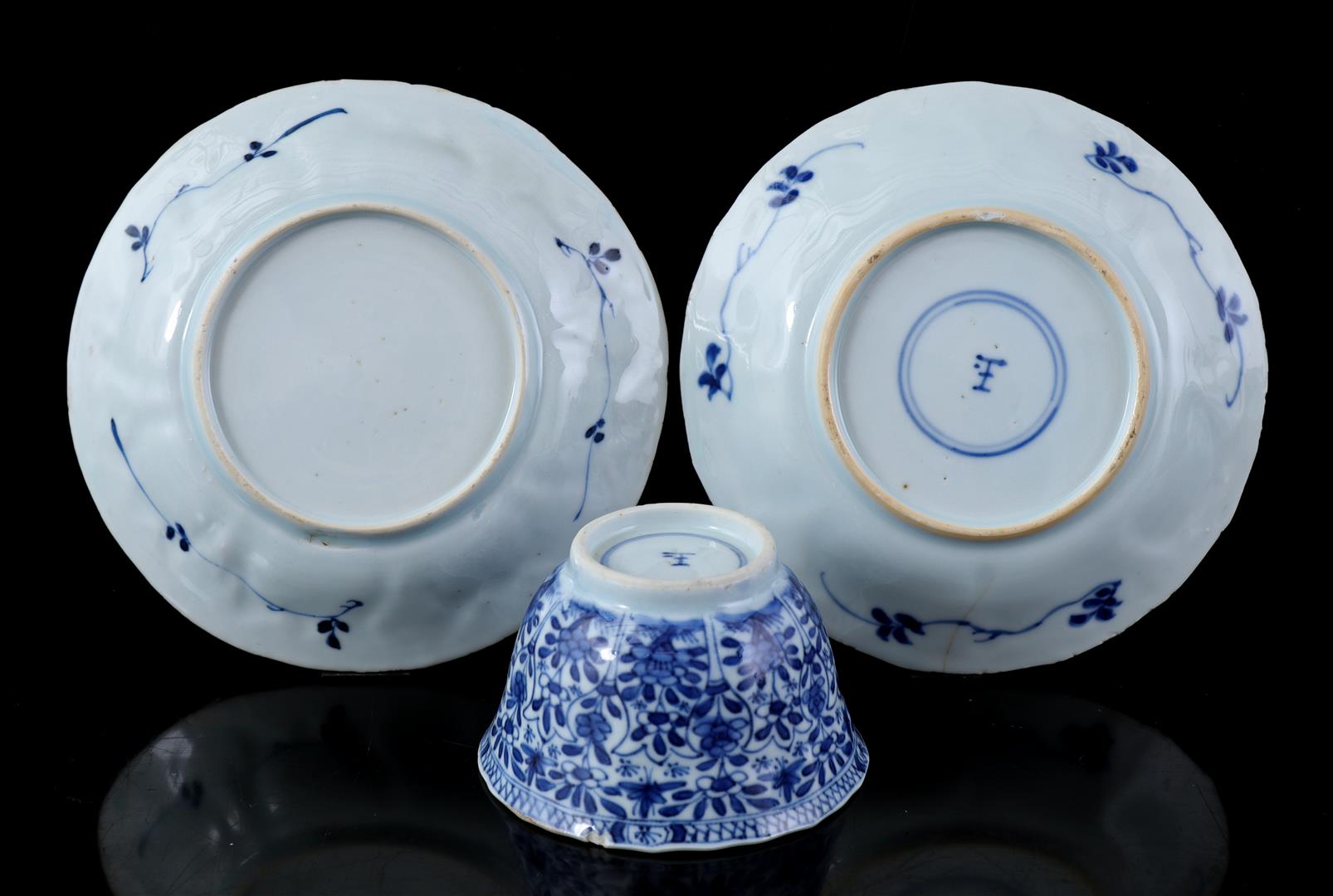 Porcelain cup and 2 saucers, Kangxi/Yongzheng - Bild 4 aus 5