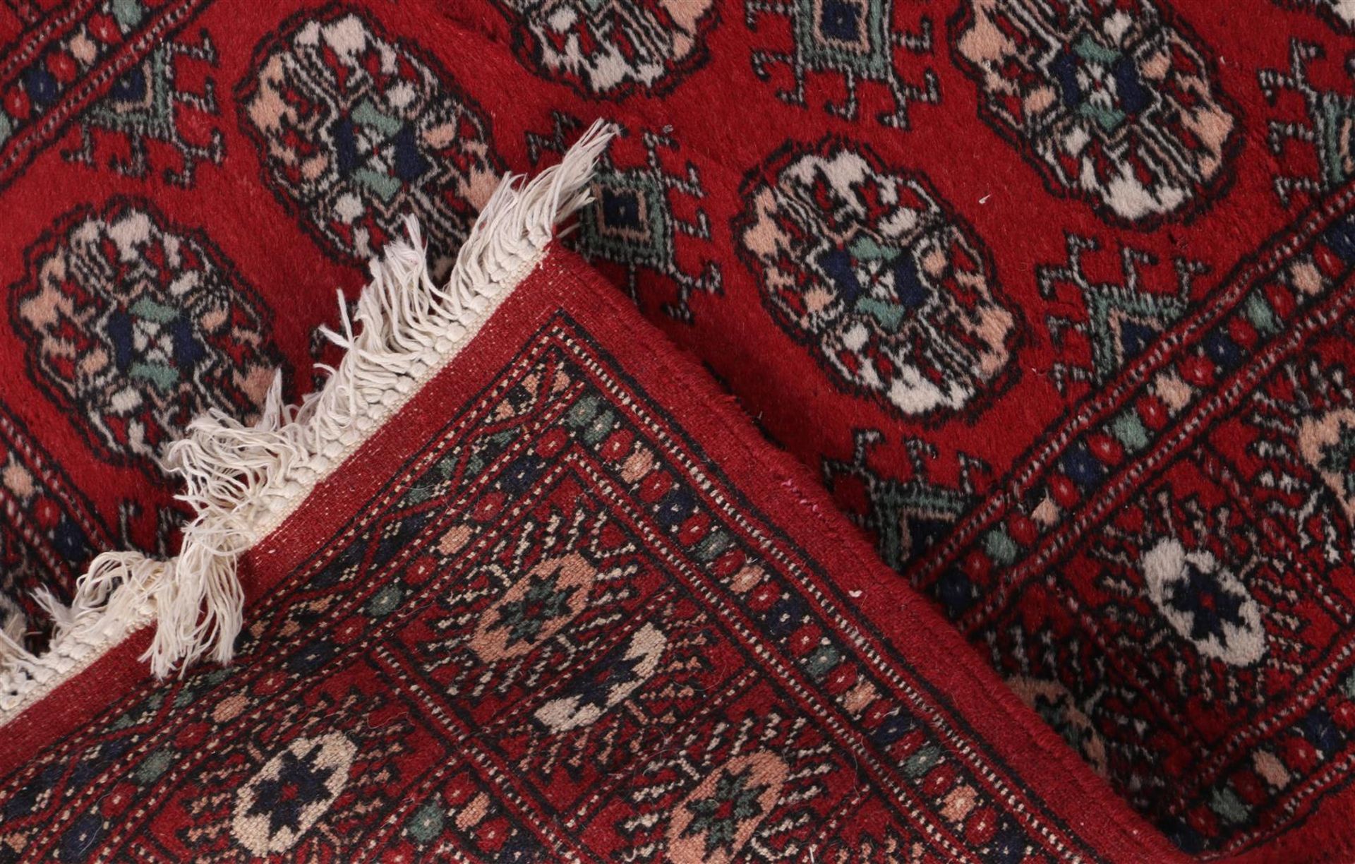 Hand-knotted oriental carpet, Lahore Pakistan - Image 4 of 4
