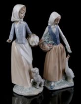 2 porcelain Nao statues