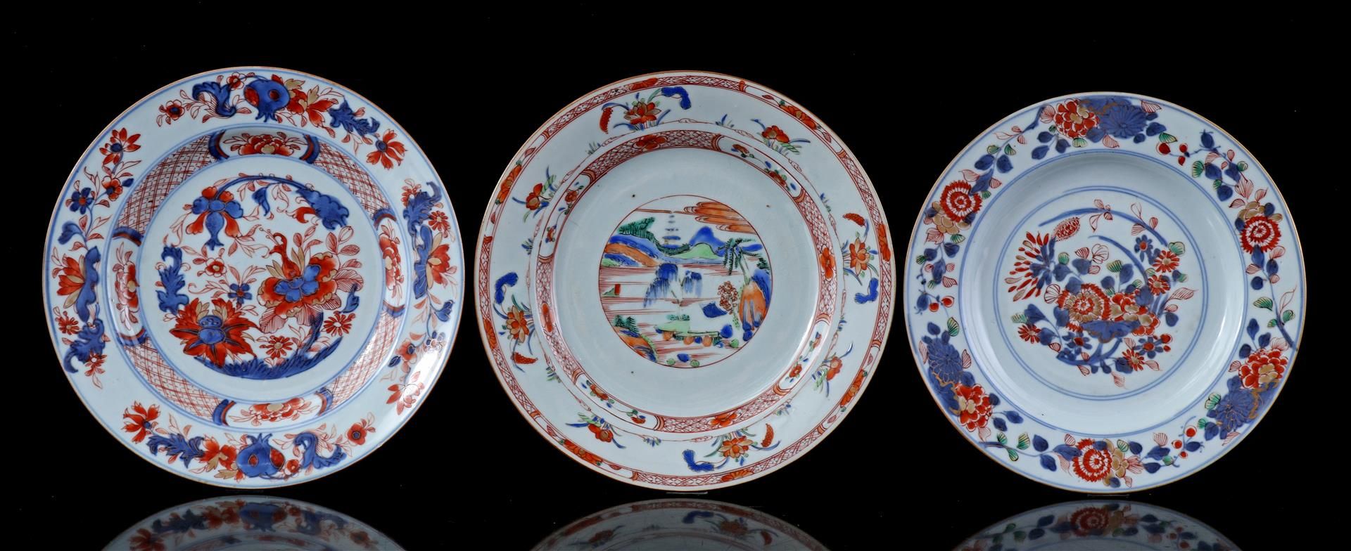 3 porcelain Imari dishes, Qianlong