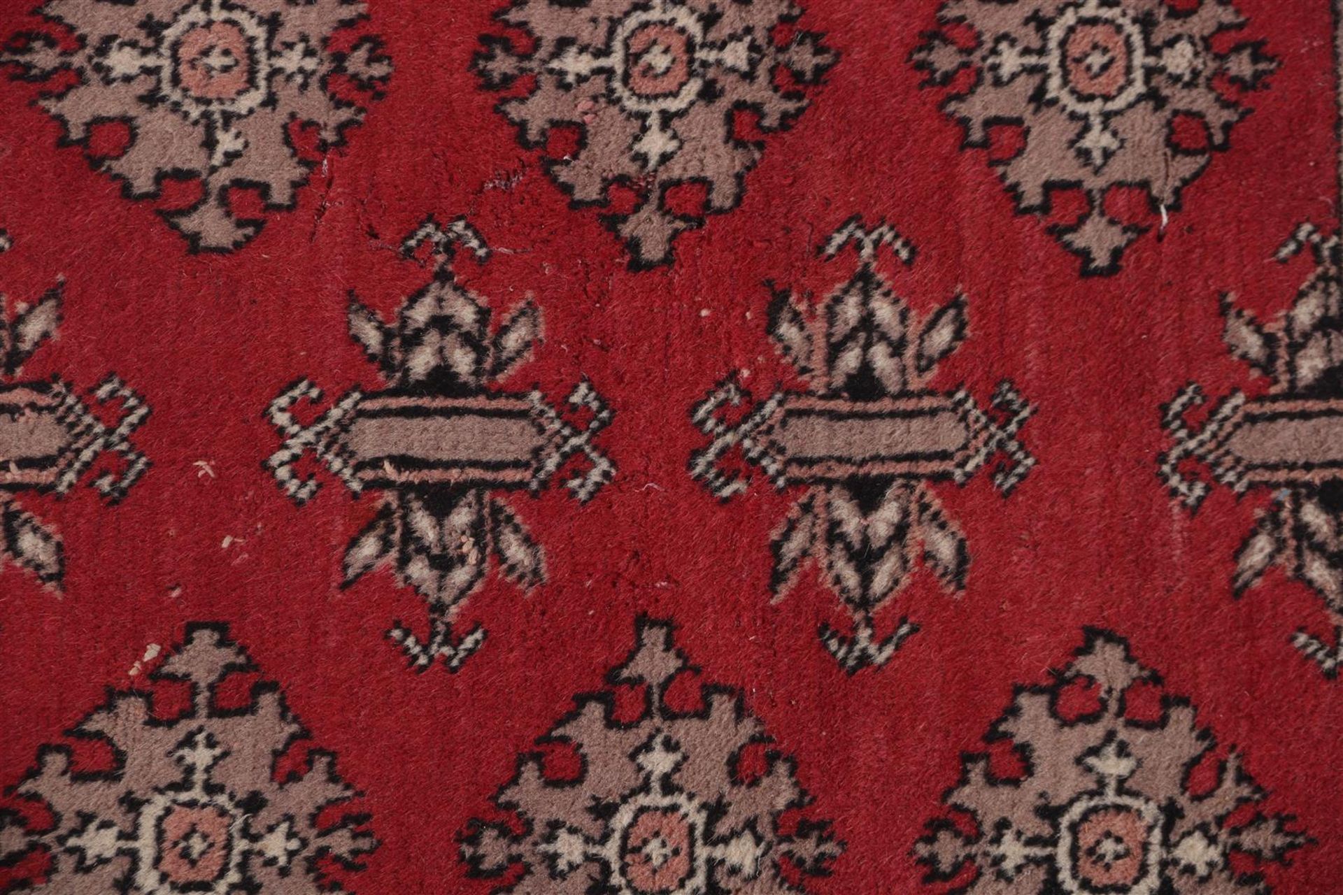 Hand-knotted oriental carpet, Lahore Pakistan - Image 2 of 4