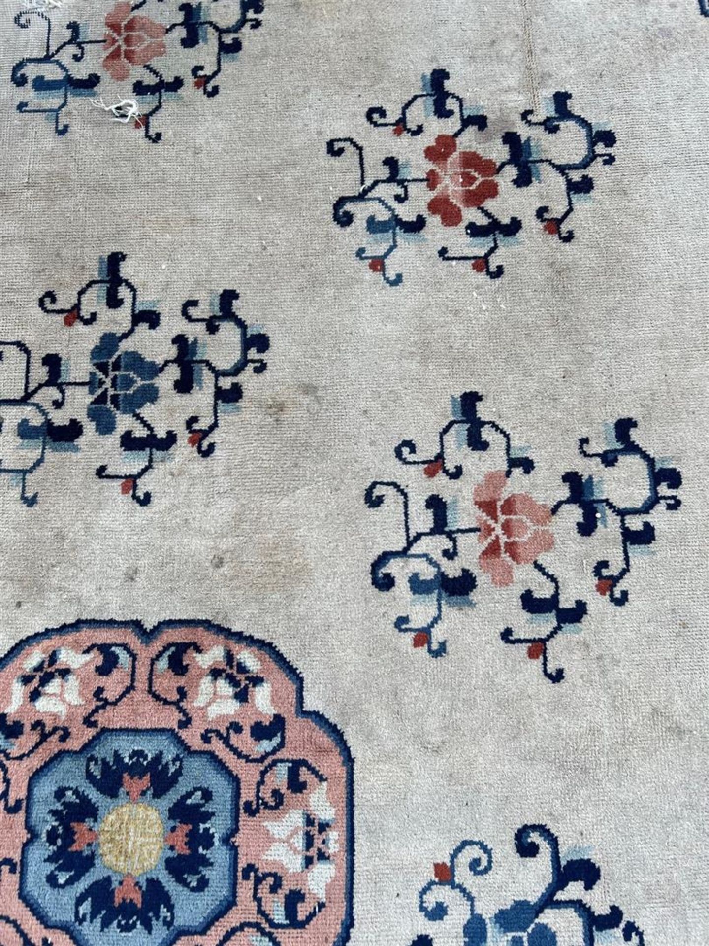 Hand-knotted wool carpet - Image 4 of 5