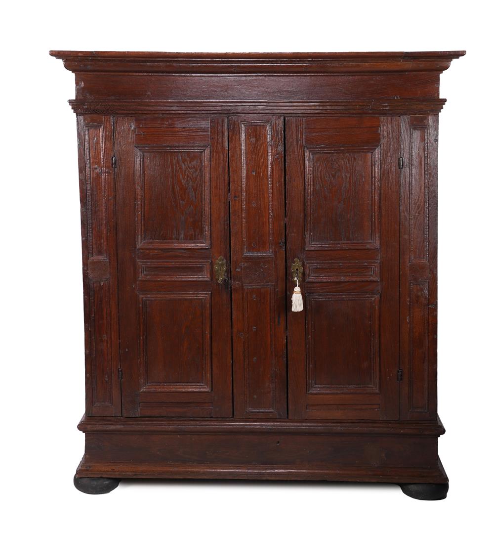 Robust oak 2-door cupboard