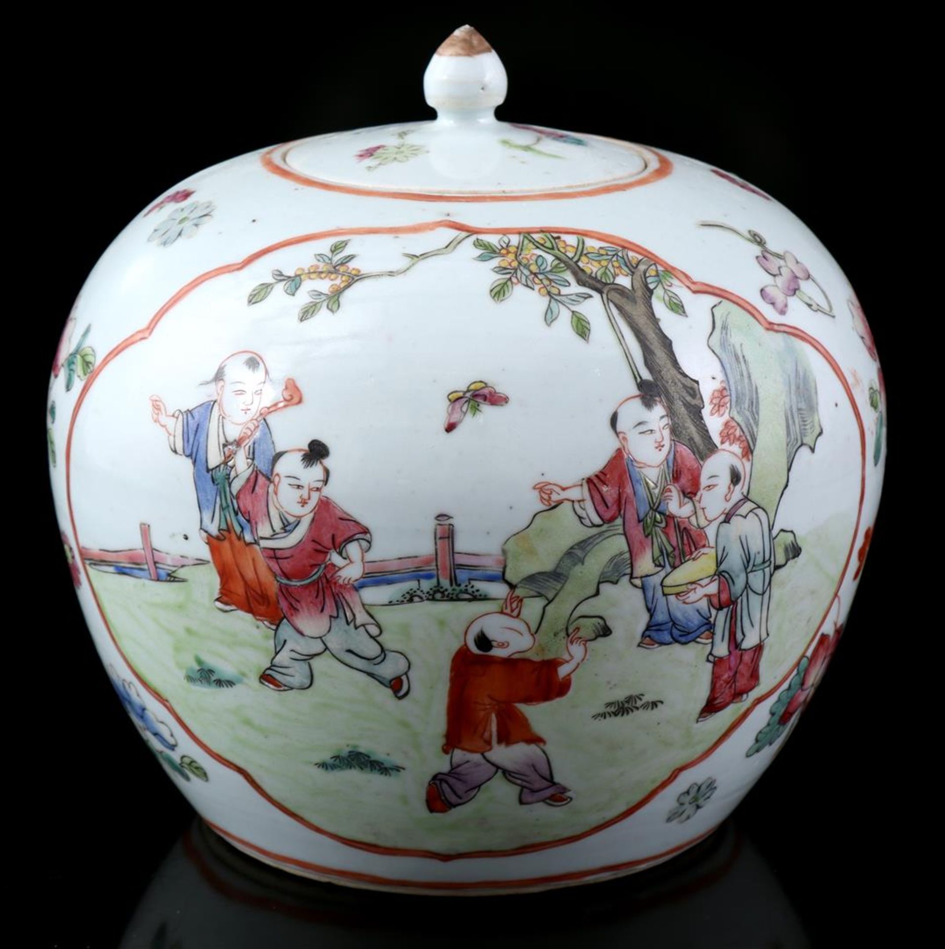 Porcelain Famille Rose lidded jar, 19th