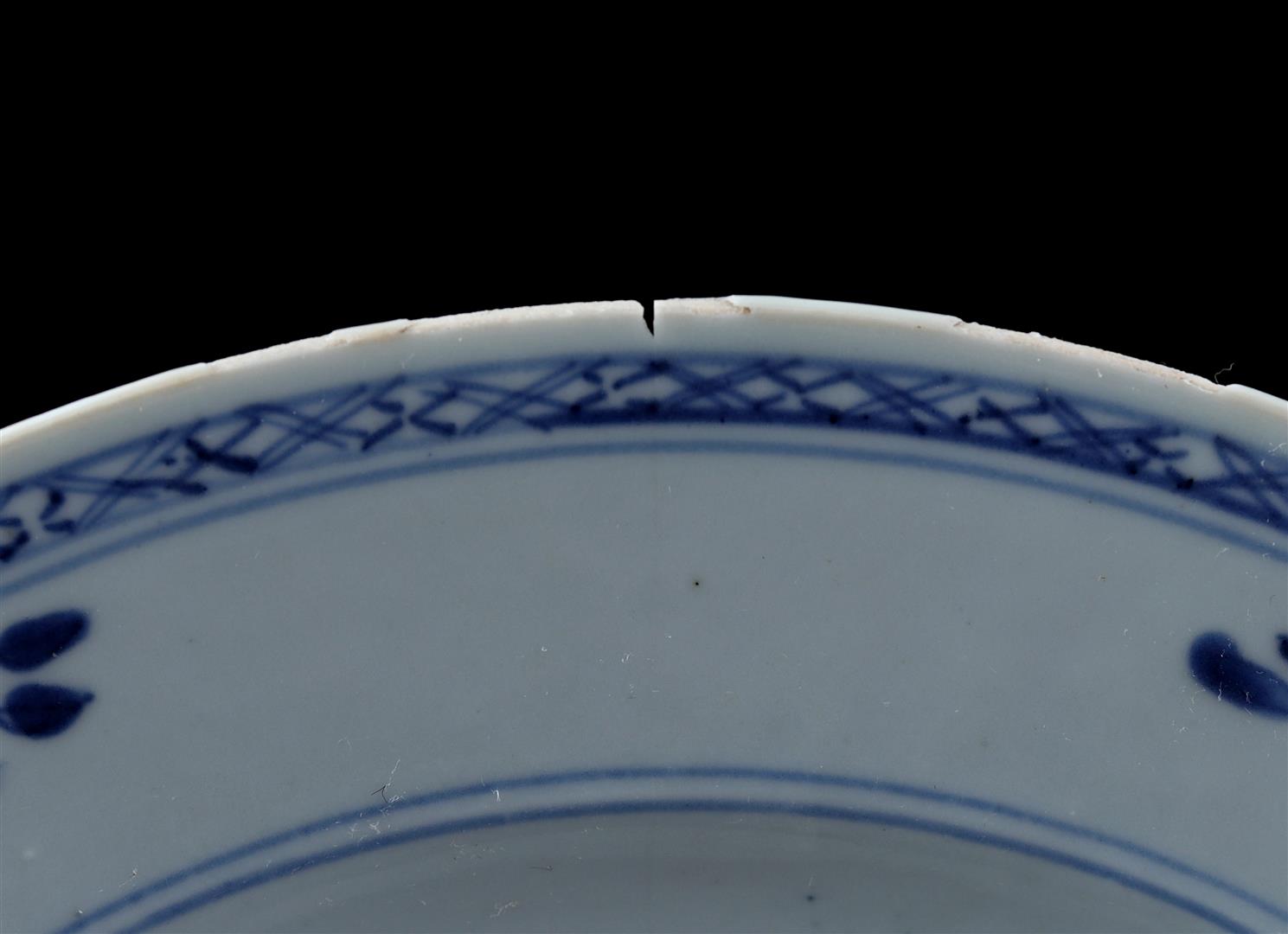 6 porcelain dishes, Qianlong - Image 2 of 4