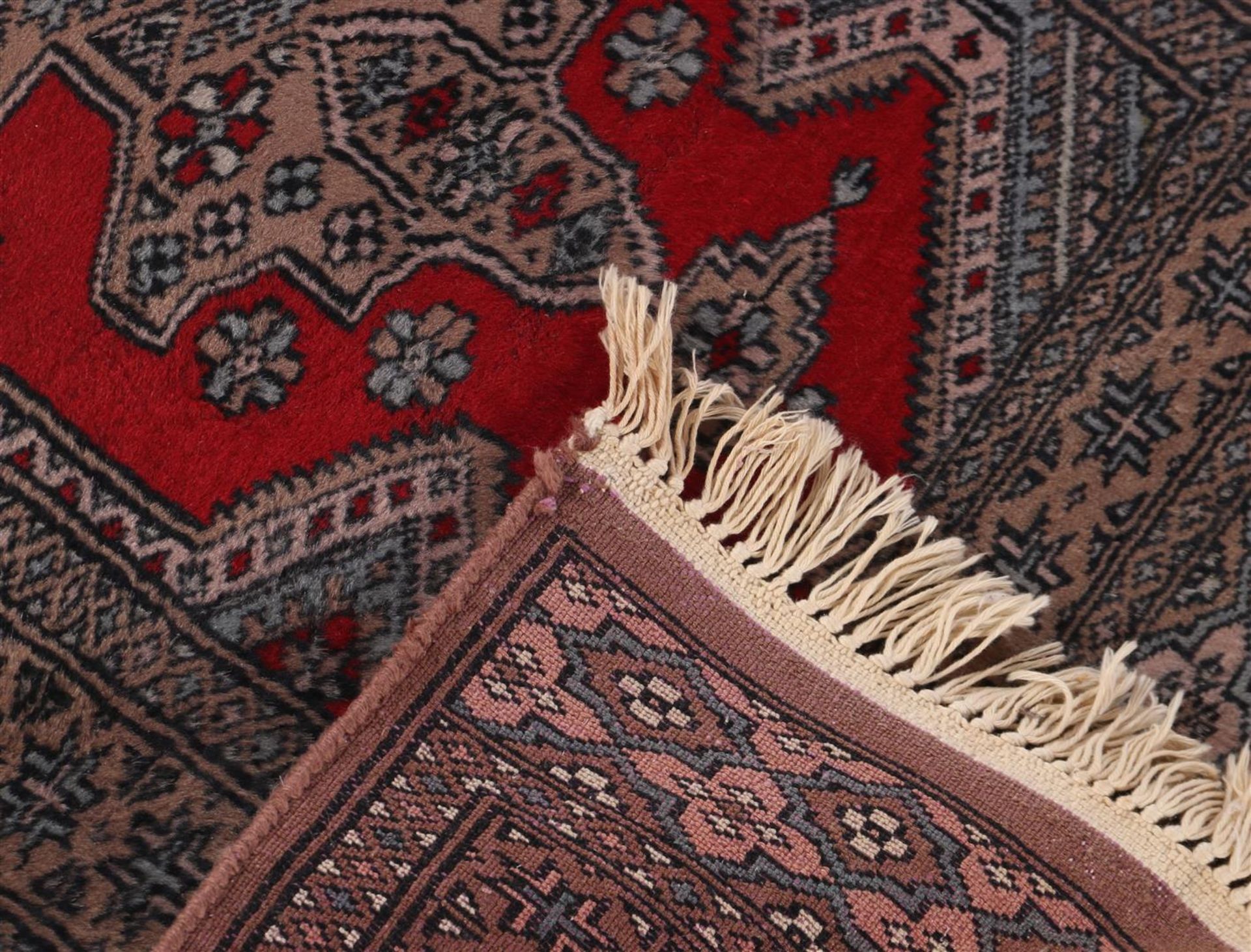 Hand-knotted oriental carpet, Lahore Pakistan - Image 4 of 4