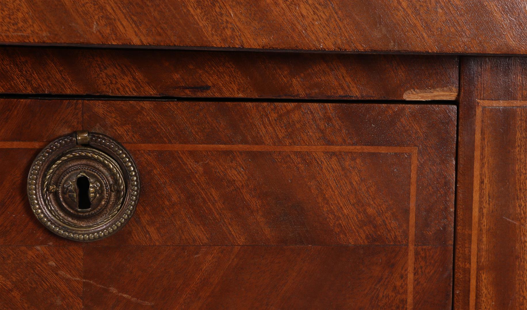 Walnut veneer desk with marquetry trim - Image 2 of 3