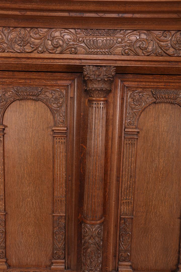 Oak 2-door Renaissance style gate cupboard - Image 2 of 3