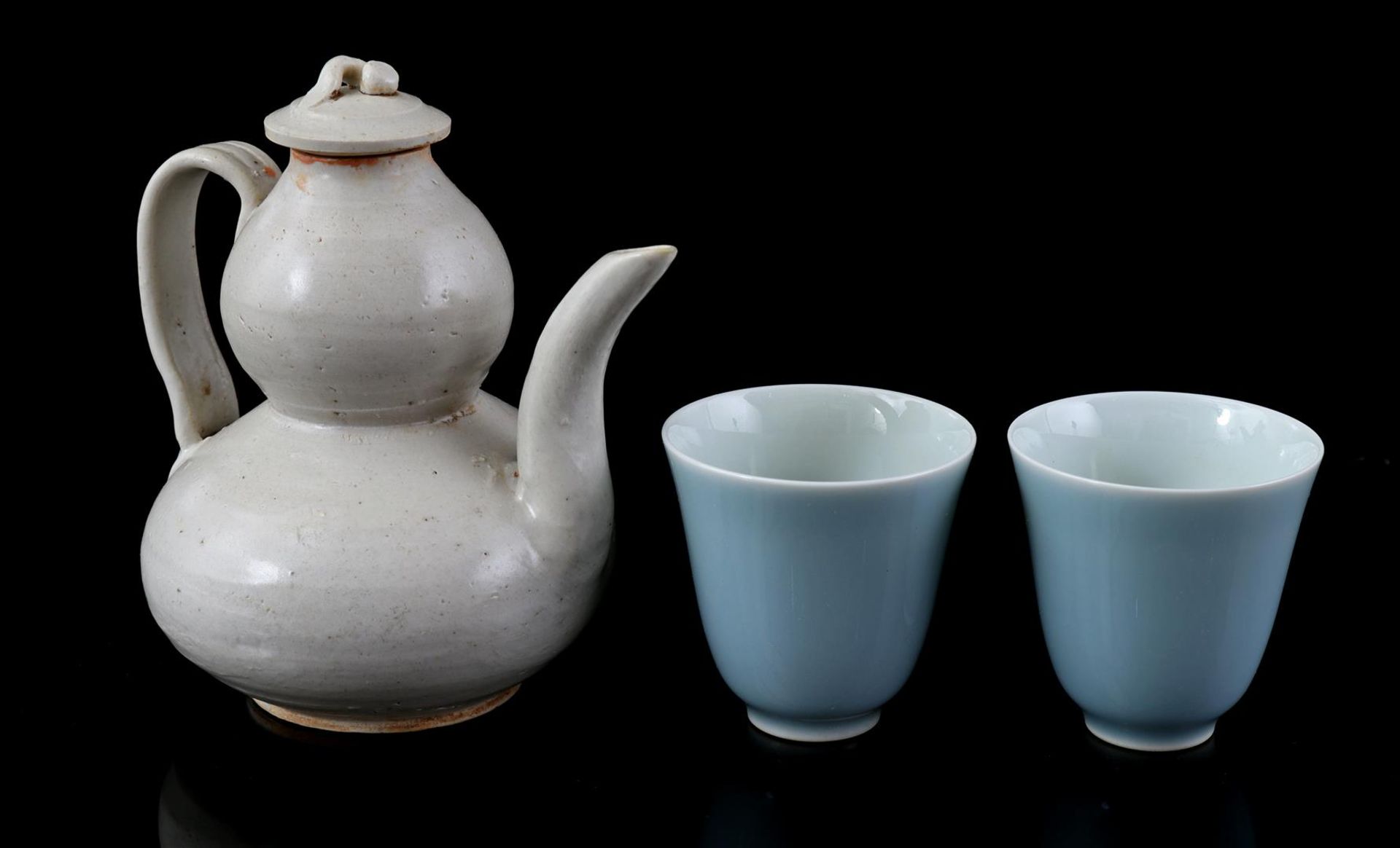 Earthenware Song-style teapot and 2 cups, 20th