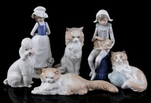 6 porcelain Nao statues