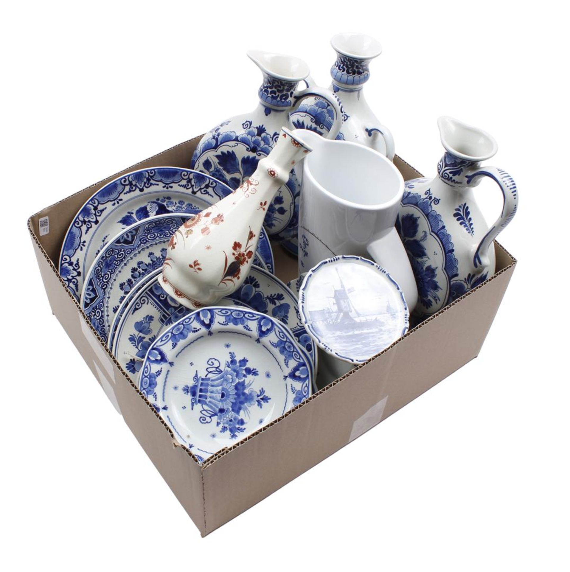 Lot Delft blue pottery