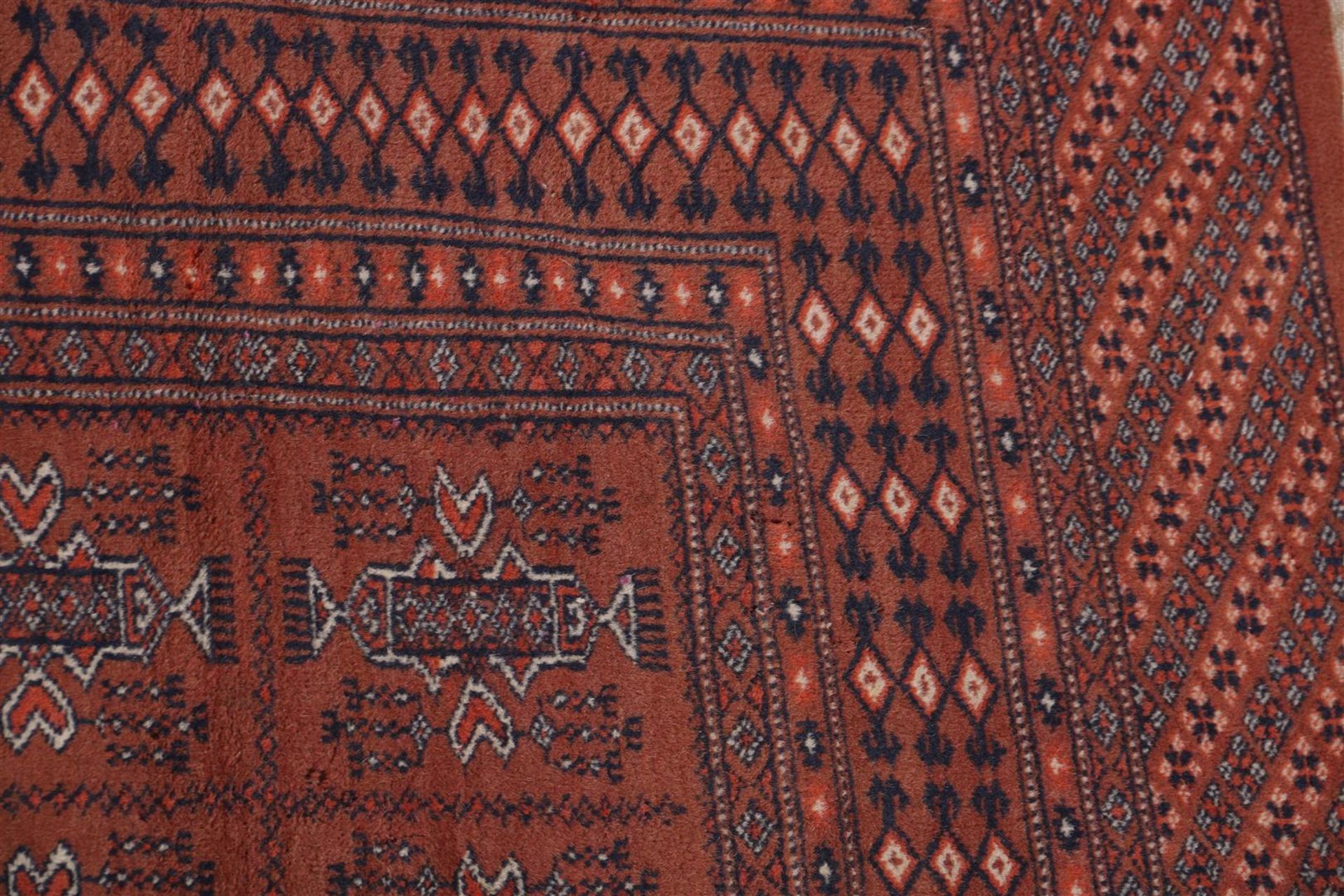 Hand-knotted oriental carpet, Lahore Pakistan - Image 3 of 4