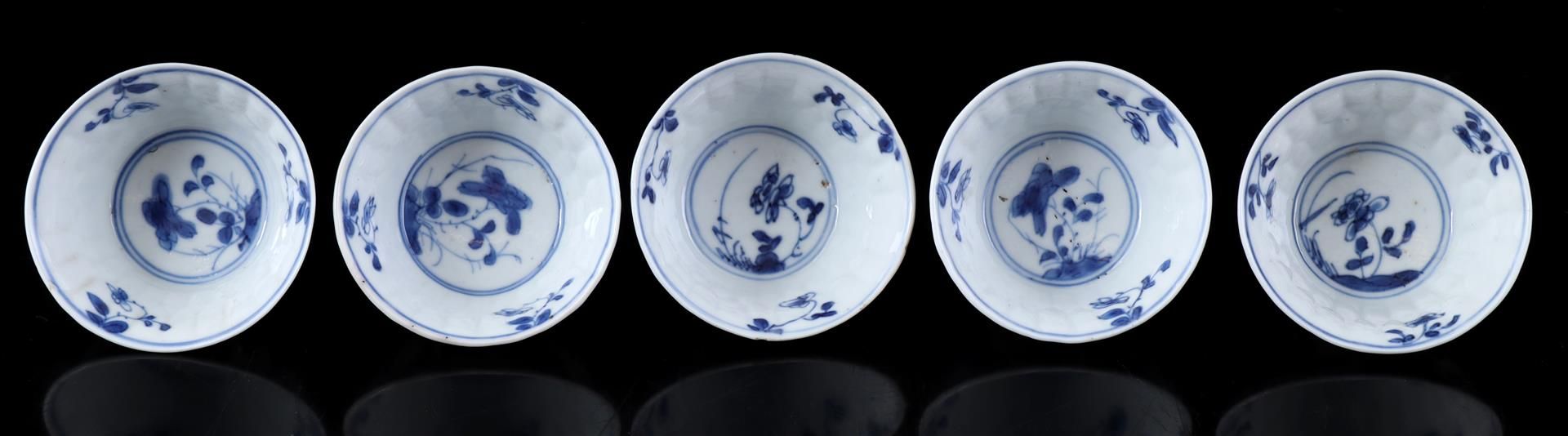 5 porcelain cups and saucers, Kangxi - Bild 8 aus 11