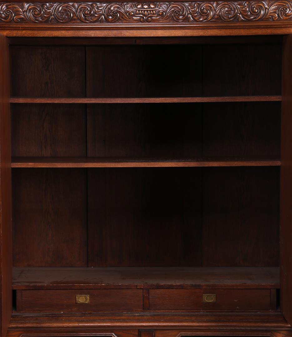 Oak cupboard - Image 2 of 3