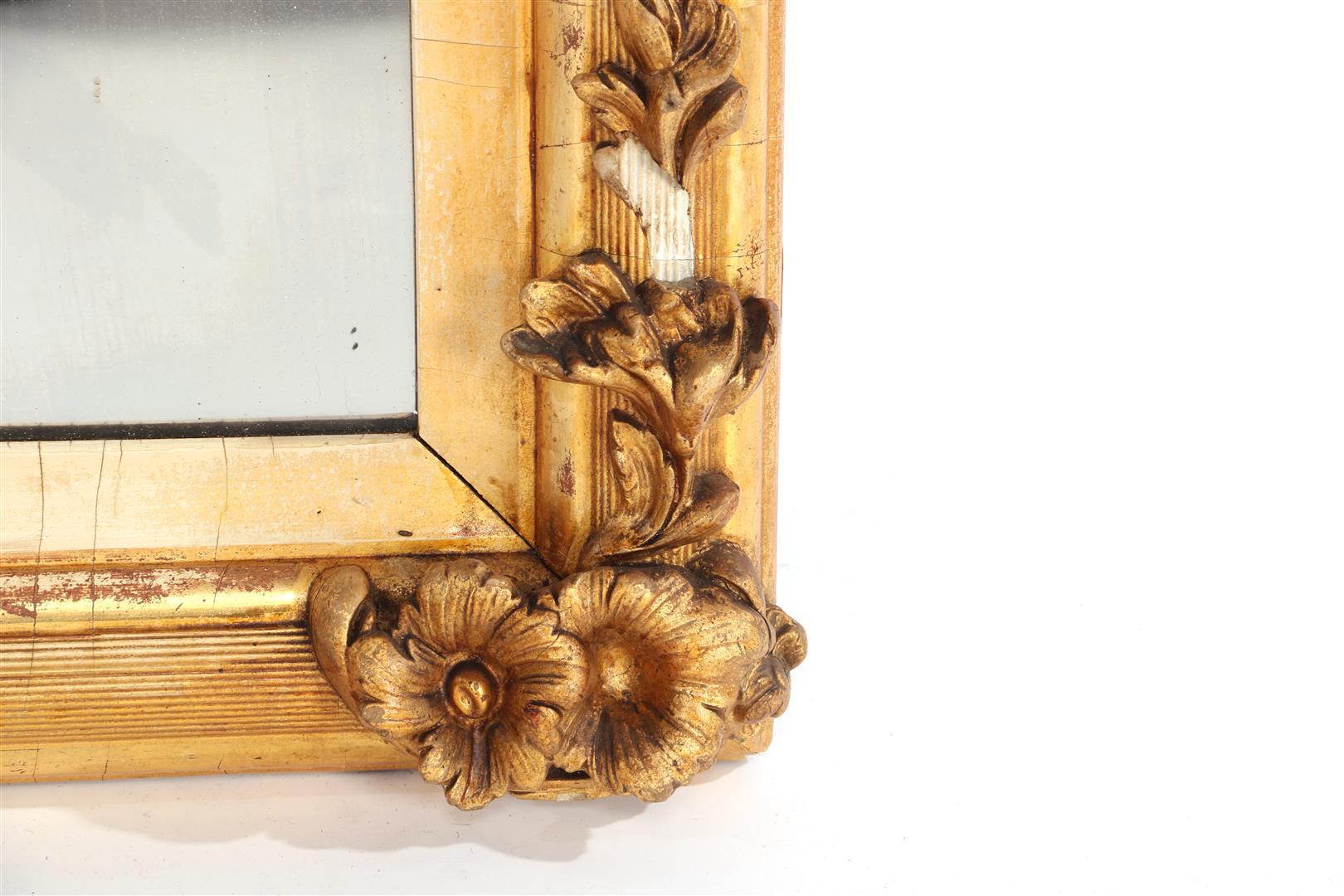 Mirror in gold-colored, richly carved wooden with plaster frame - Image 2 of 2