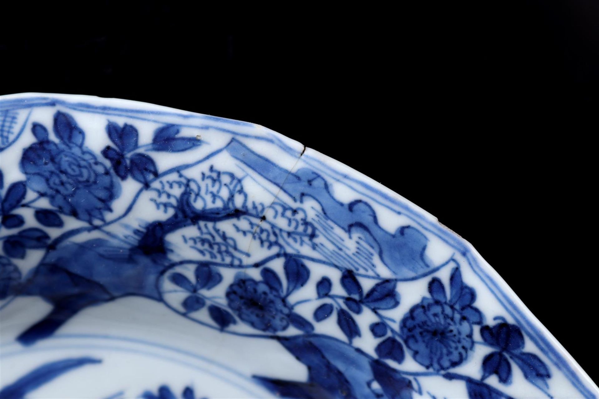 Porcelain dish, Kangxi - Image 2 of 3