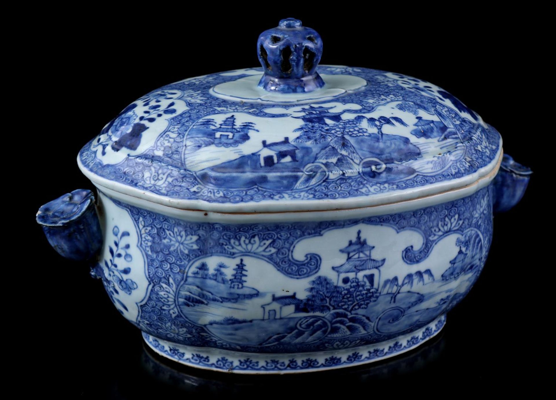 Porcelain lidded bowl,Qianlong