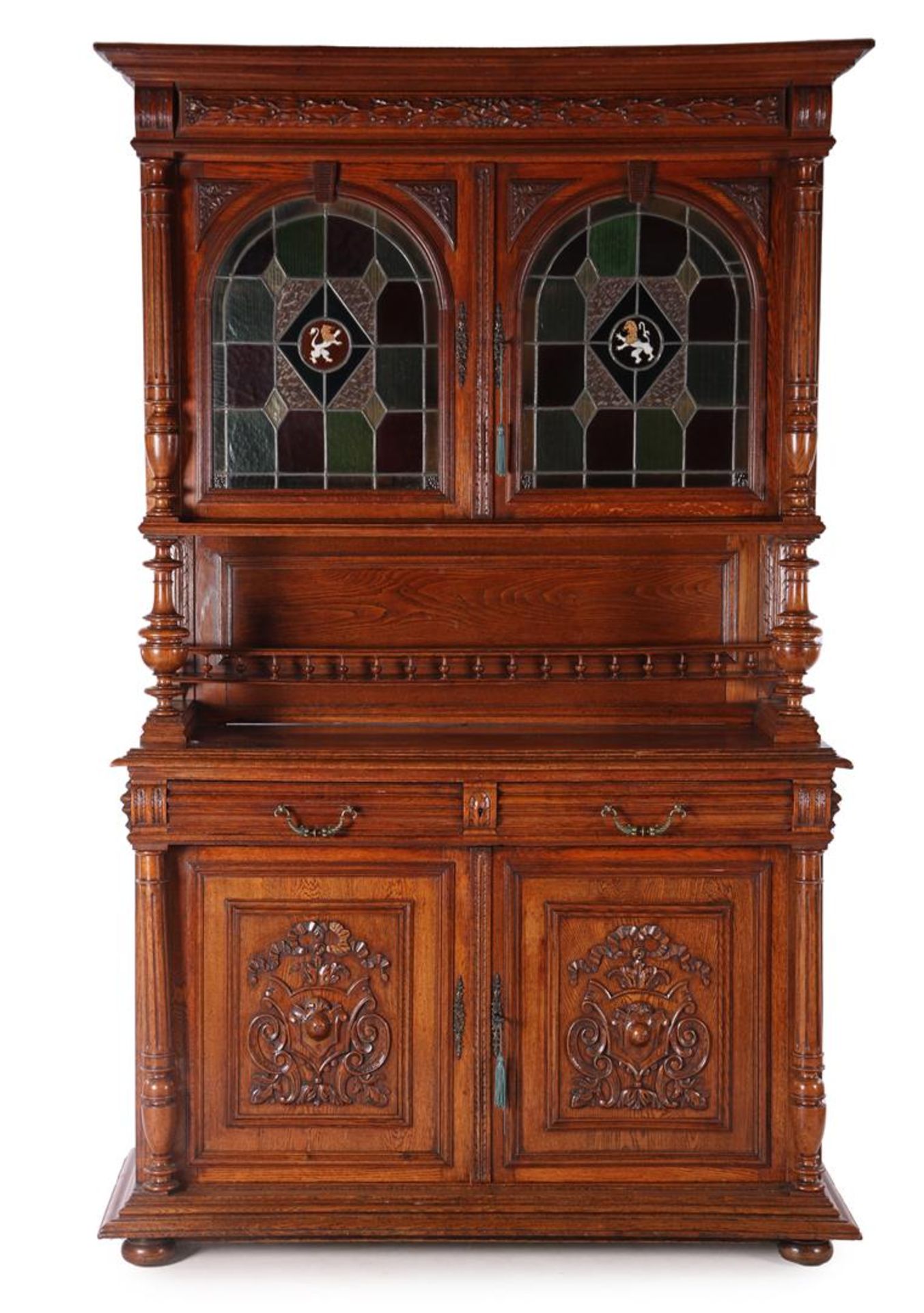Richly decorated oak 3-piece cabinet
