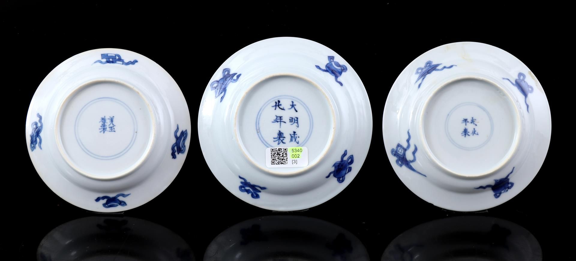 3 porcelain dishes, Kangxi - Image 3 of 3