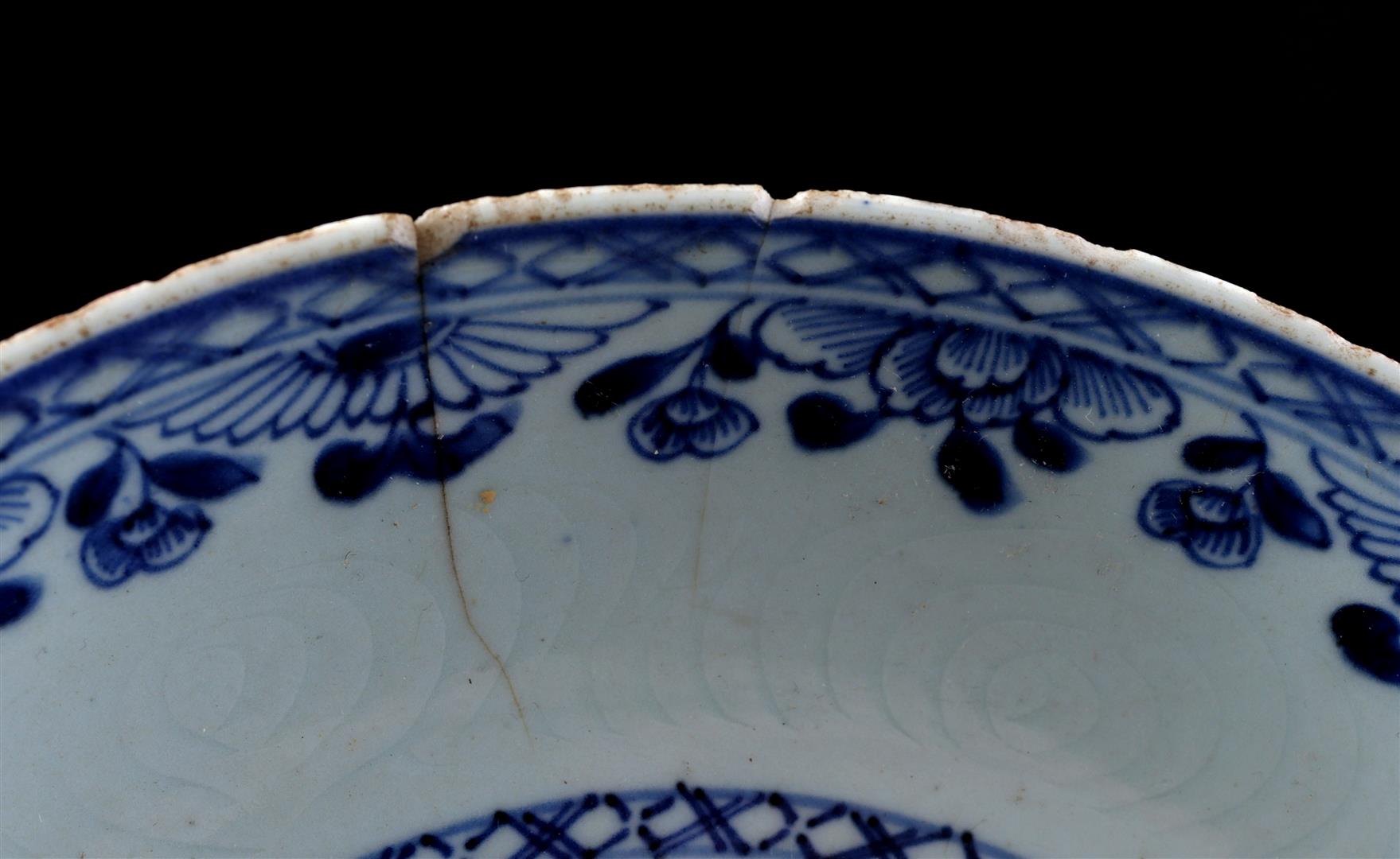 6 porcelain dishes, Qianlong - Image 3 of 4