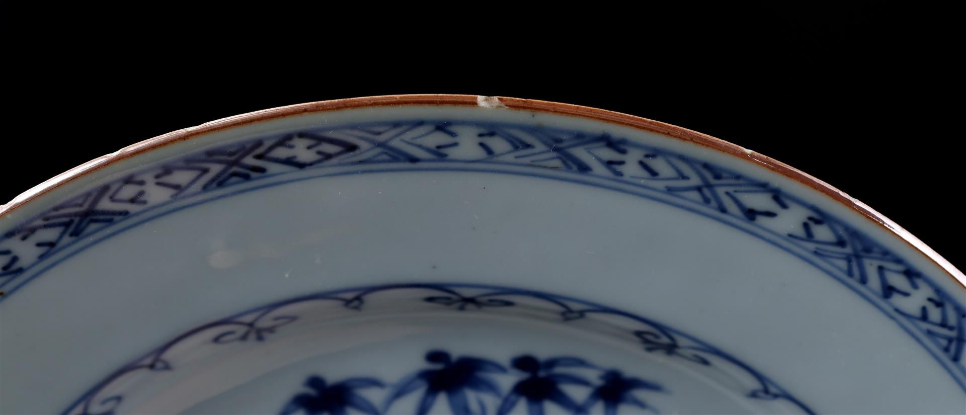 5 porcelain dishes, Qianlong - Image 2 of 3