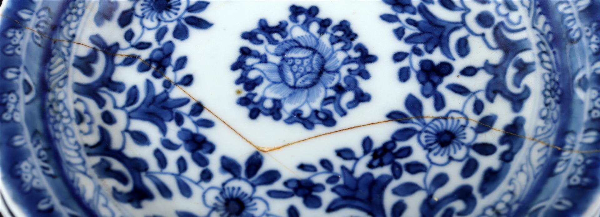 8 porcelain dishes, Qianlong - Image 2 of 3