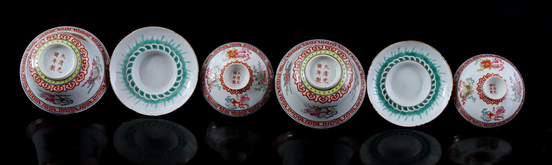 2 porcelain Famille Rose lidded bowls, 20th - Image 2 of 4