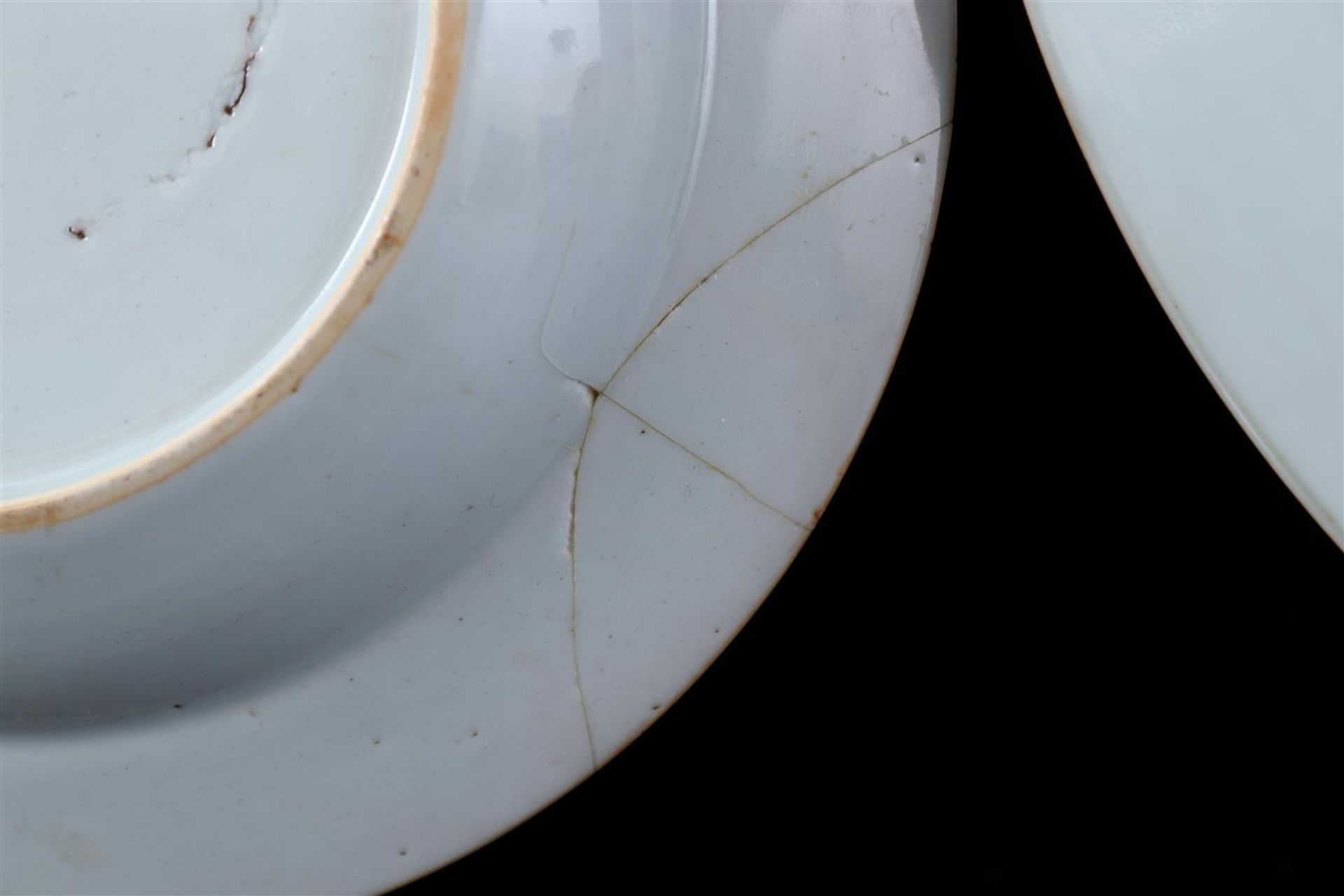 3 porcelain dishes, Yongzheng - Image 3 of 3