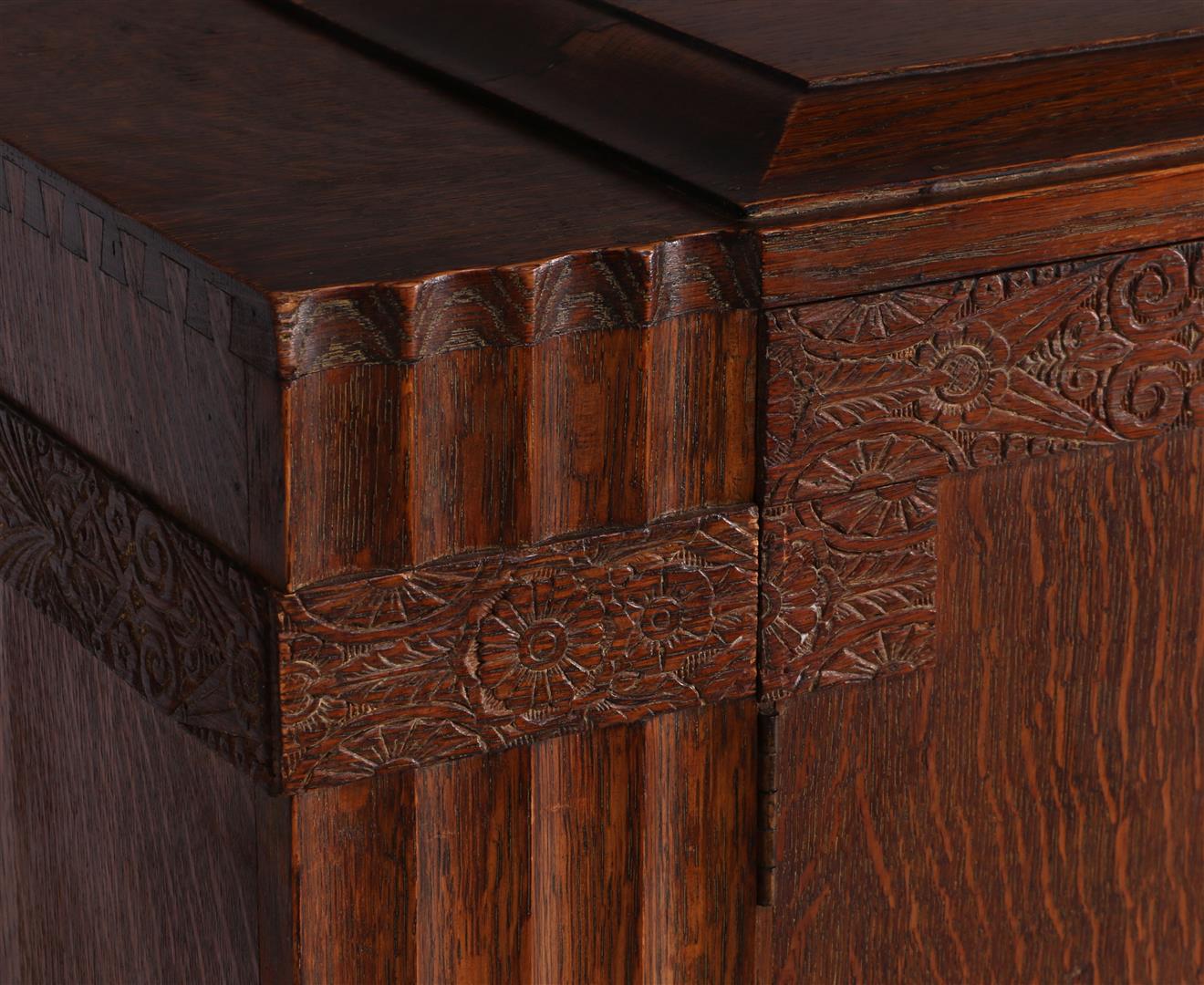 Oak sideboard - Image 3 of 3