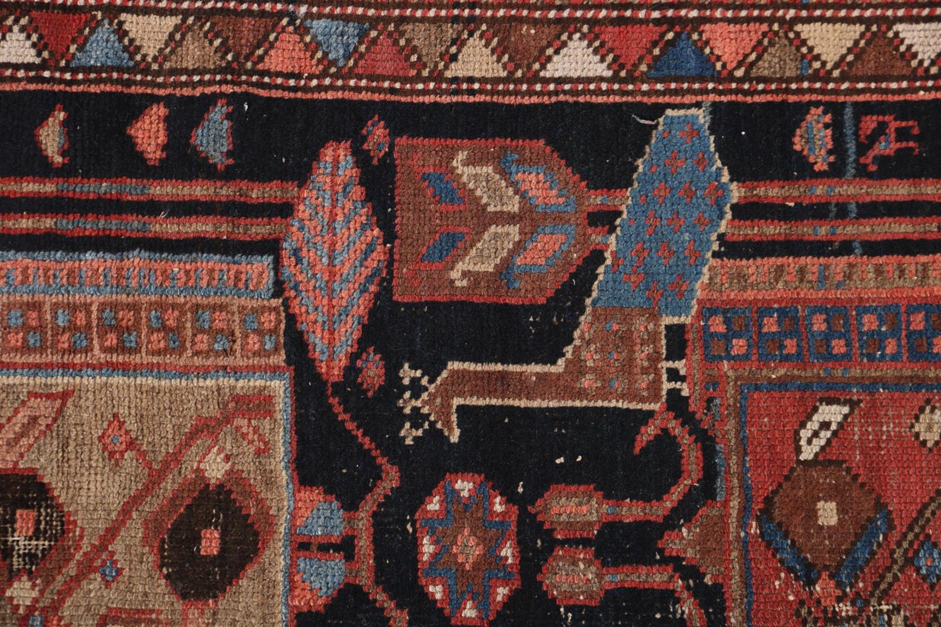 Hand-knotted oriental carpet, Bakhtiari Luri - Image 2 of 4