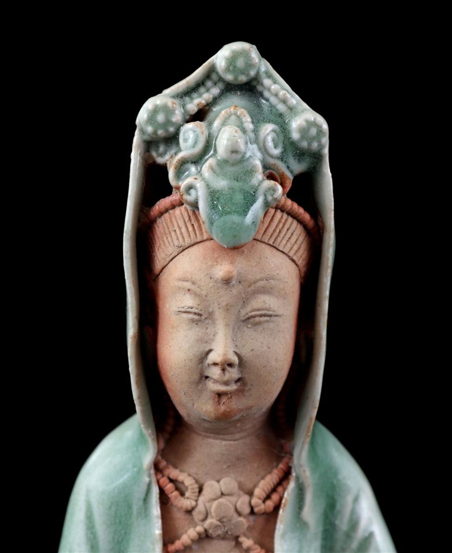 Earthenware green glazed Guanyin - Bild 2 aus 6