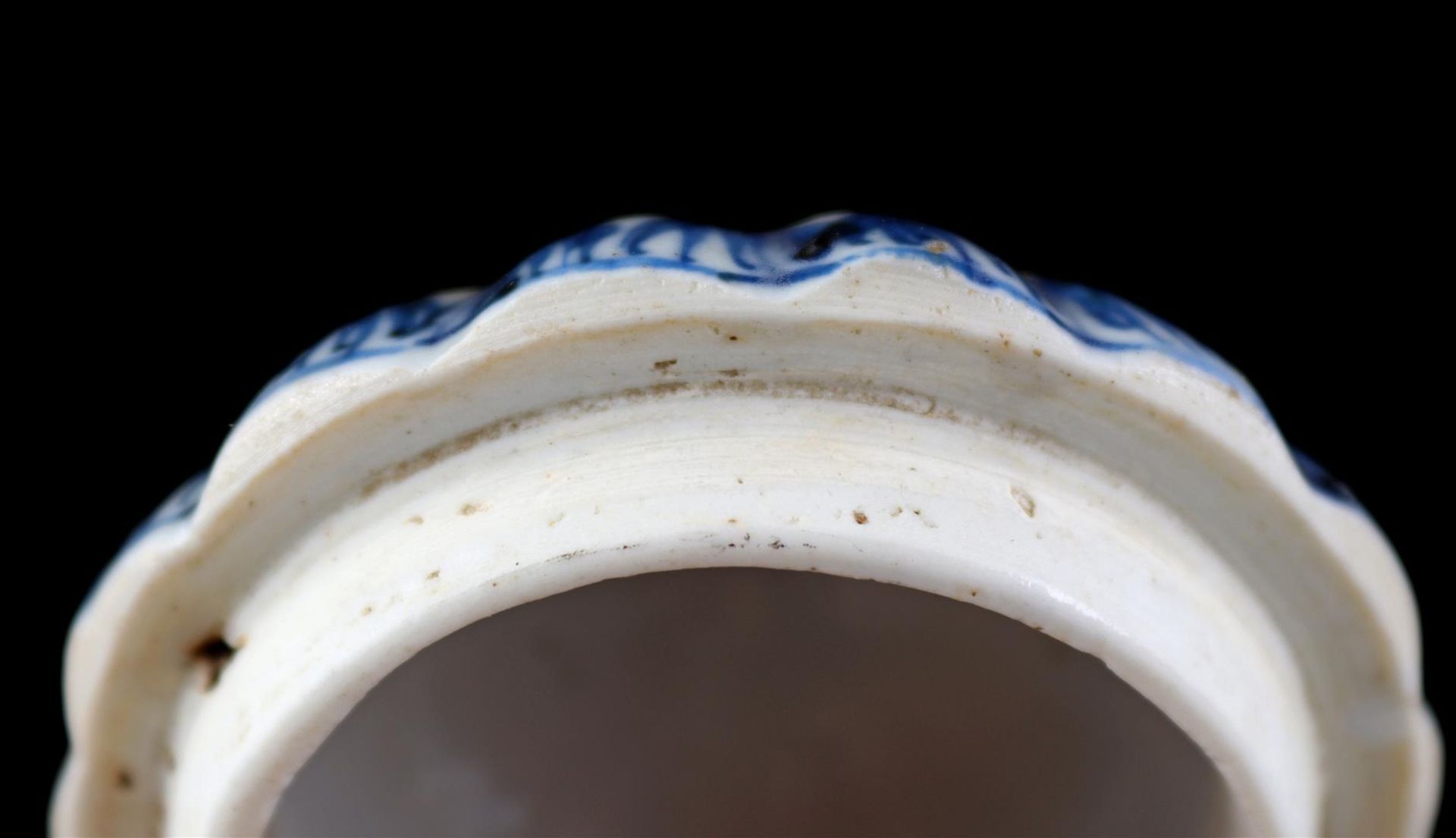 Porcelain teapot, Kangxi - Image 4 of 5