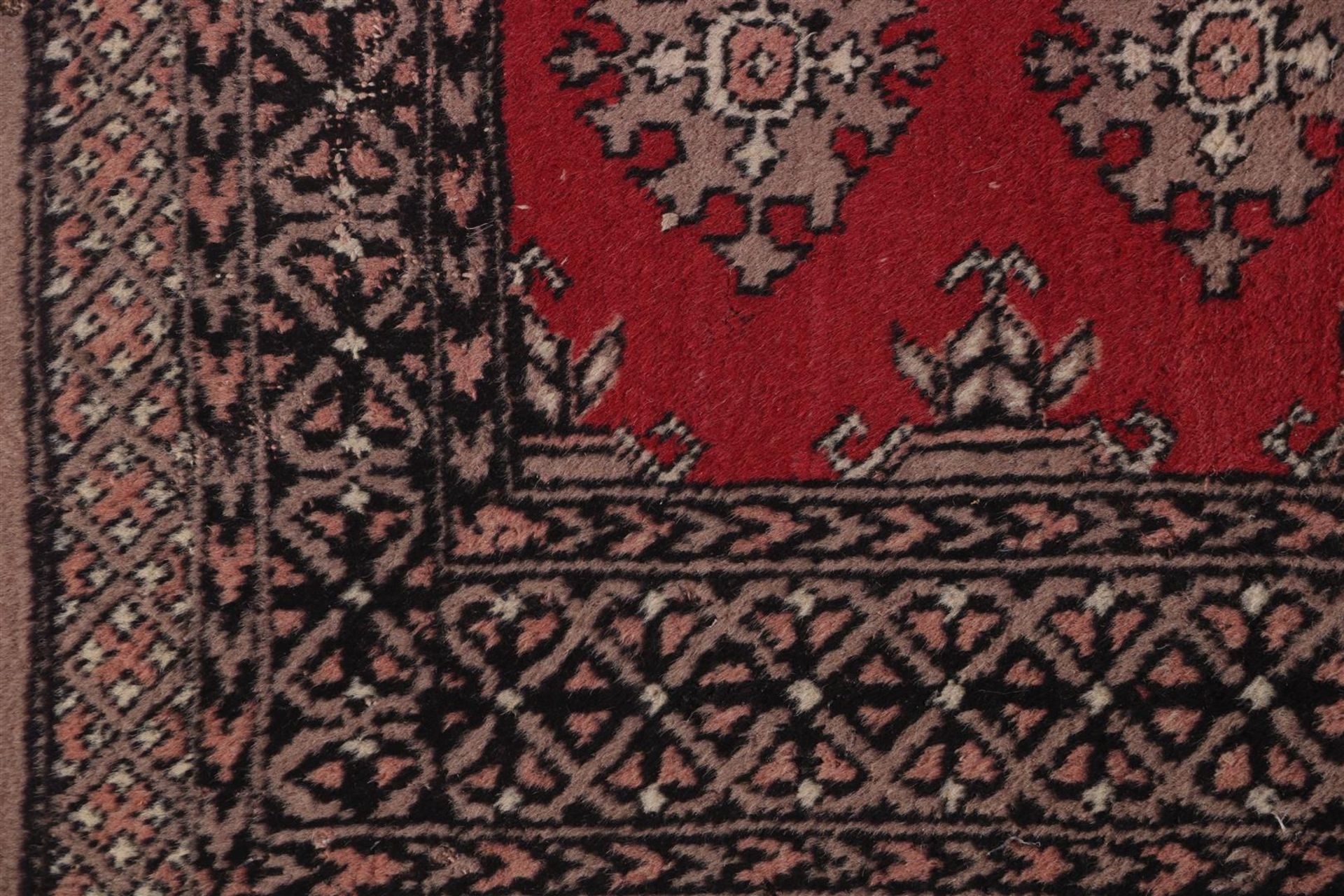 Hand-knotted oriental carpet, Lahore Pakistan - Image 3 of 4