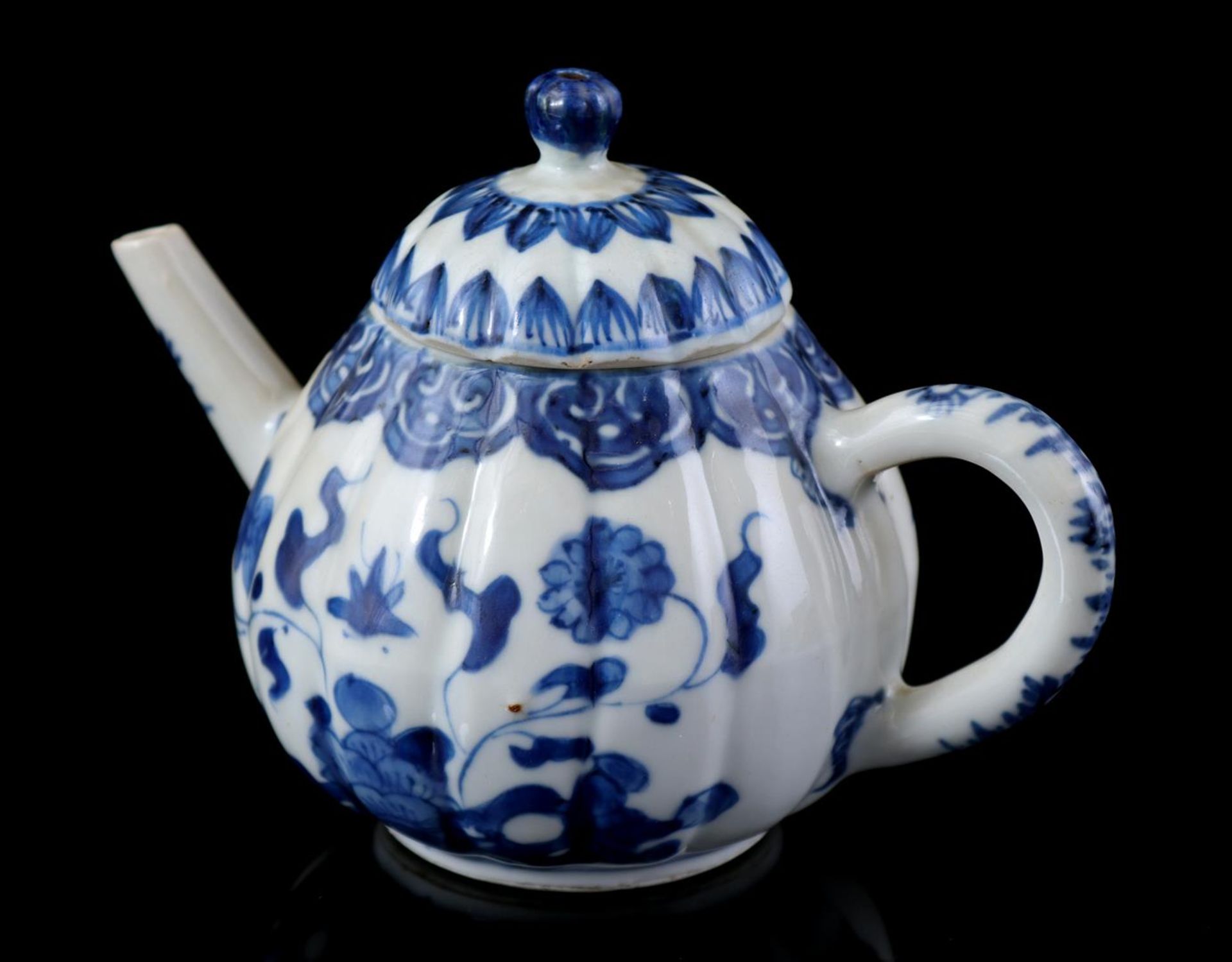 Porcelain teapot, Kangxi - Image 2 of 5