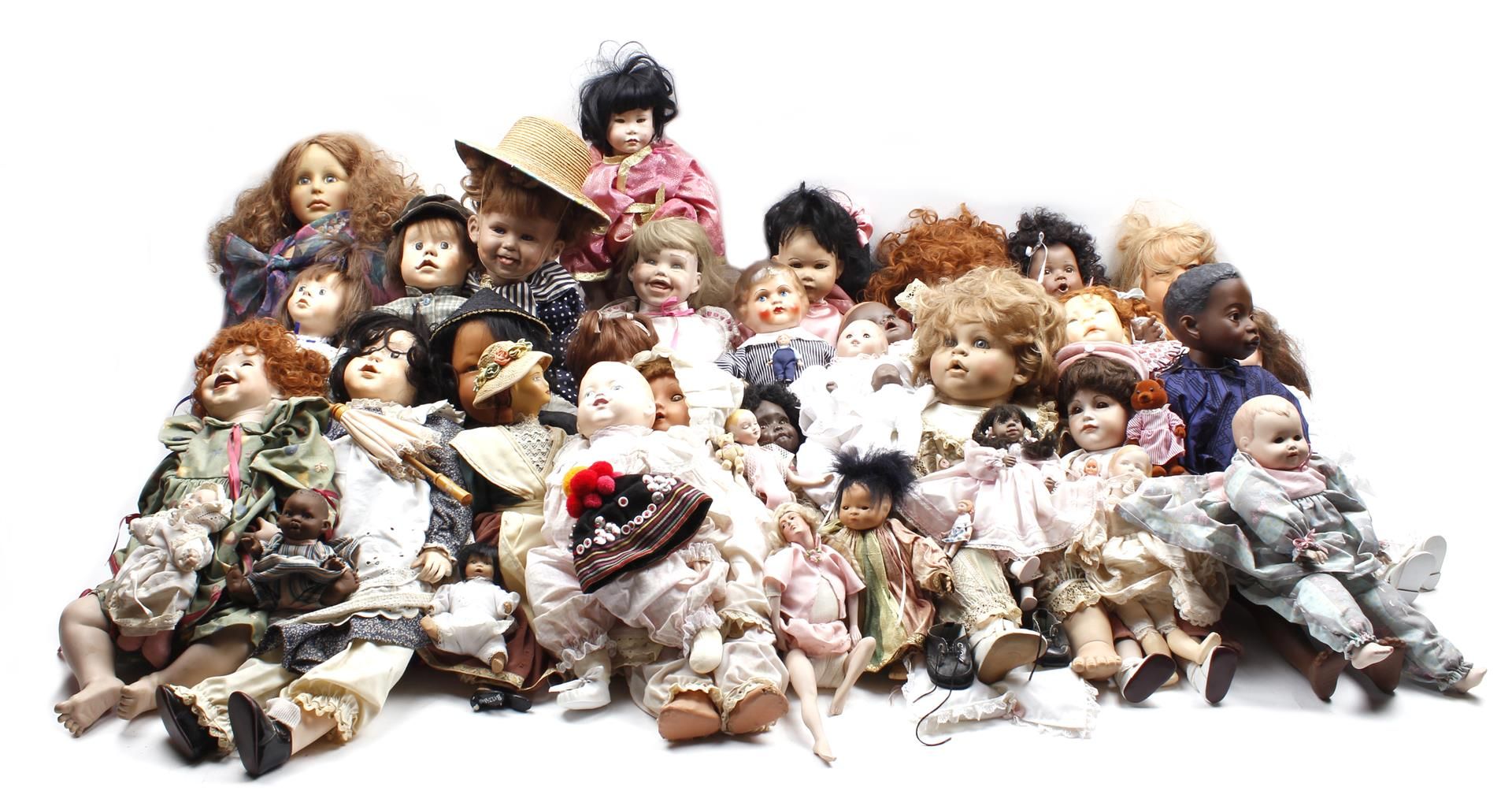 Lot dolls