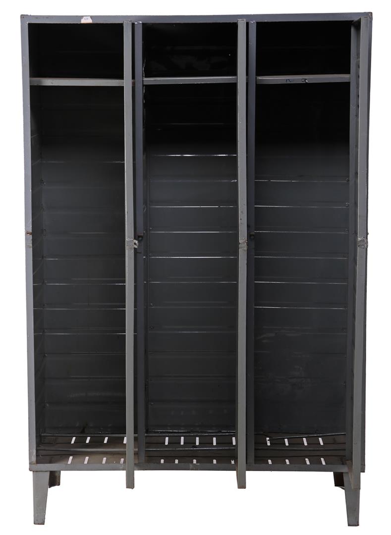 Metal locker cabinet - Image 2 of 2