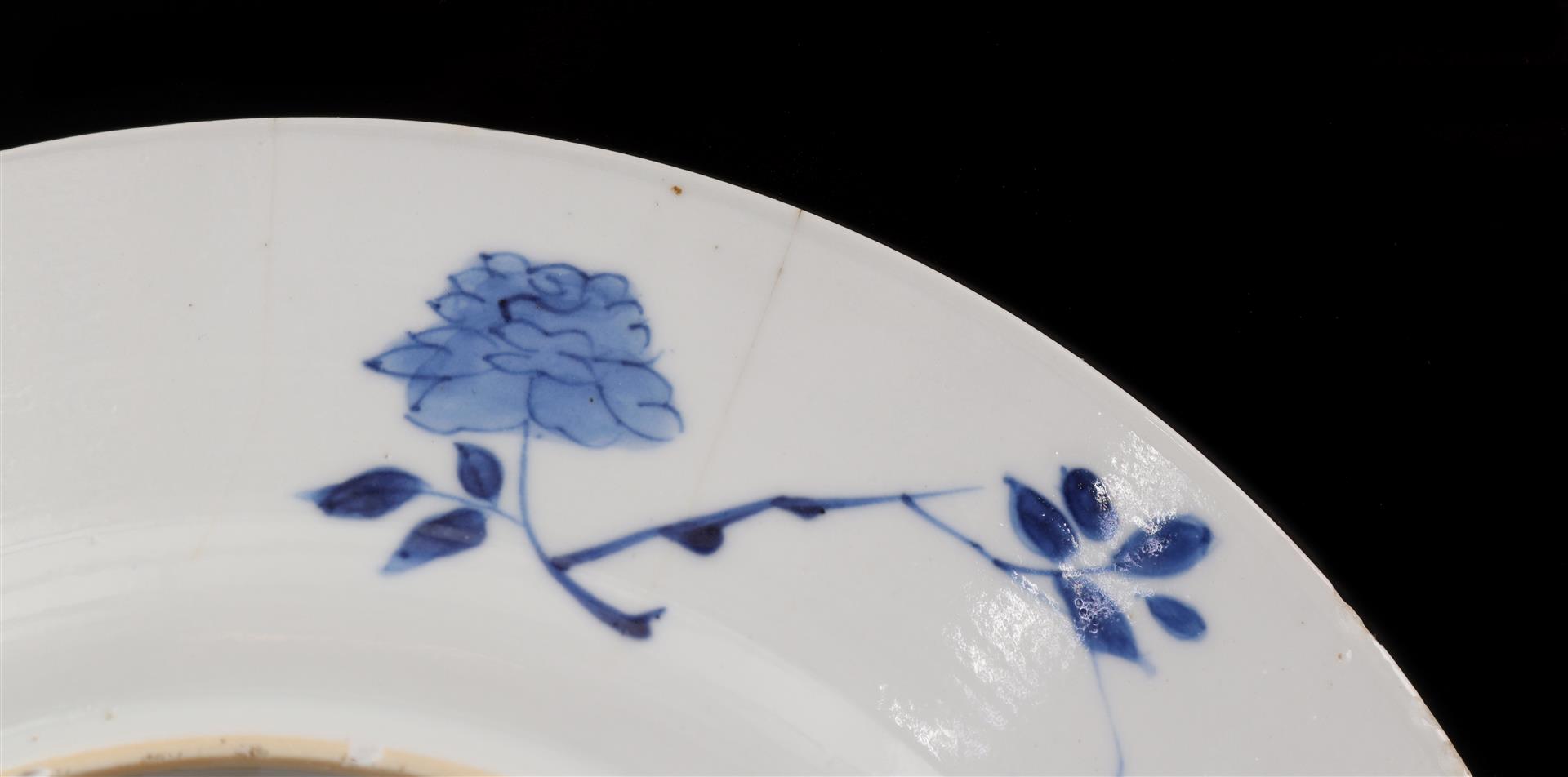 Porcelain dish, Kangxi - Image 4 of 4