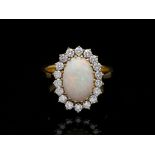 Ring Opal 750 / 18 Yellow Gold Diamond