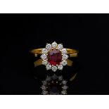 Ring Ruby 750 / 18 Yellow Gold Diamond