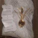 RRP £300 - X 30 NEW & HAND MADE GOLD PLATED BROOCHES COMPLETE WITH THEIR AUTHENTIFICATION