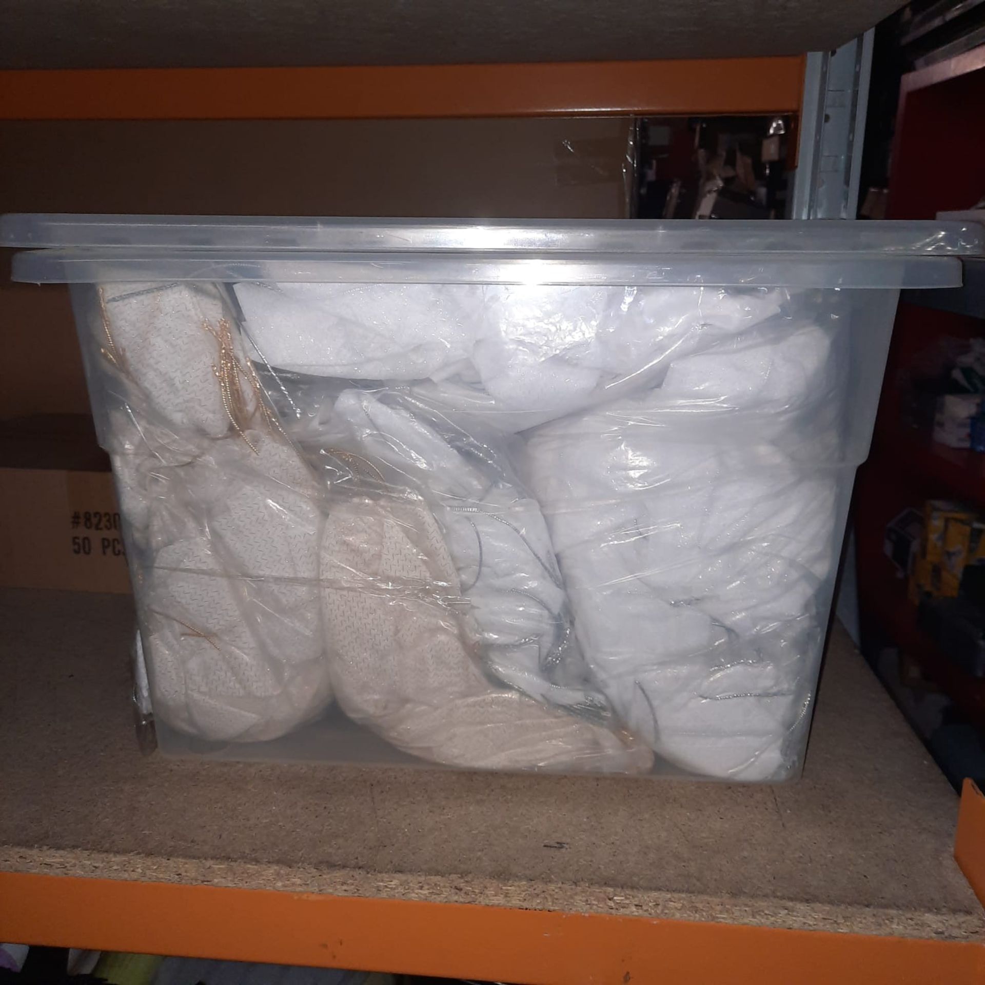 SEE IMAGE. LARGE QUANTITY OF ORGANZA BAGS, THE CRATE IS NOT INCLUIDED - SALEROOM ON TOP OF RACK (